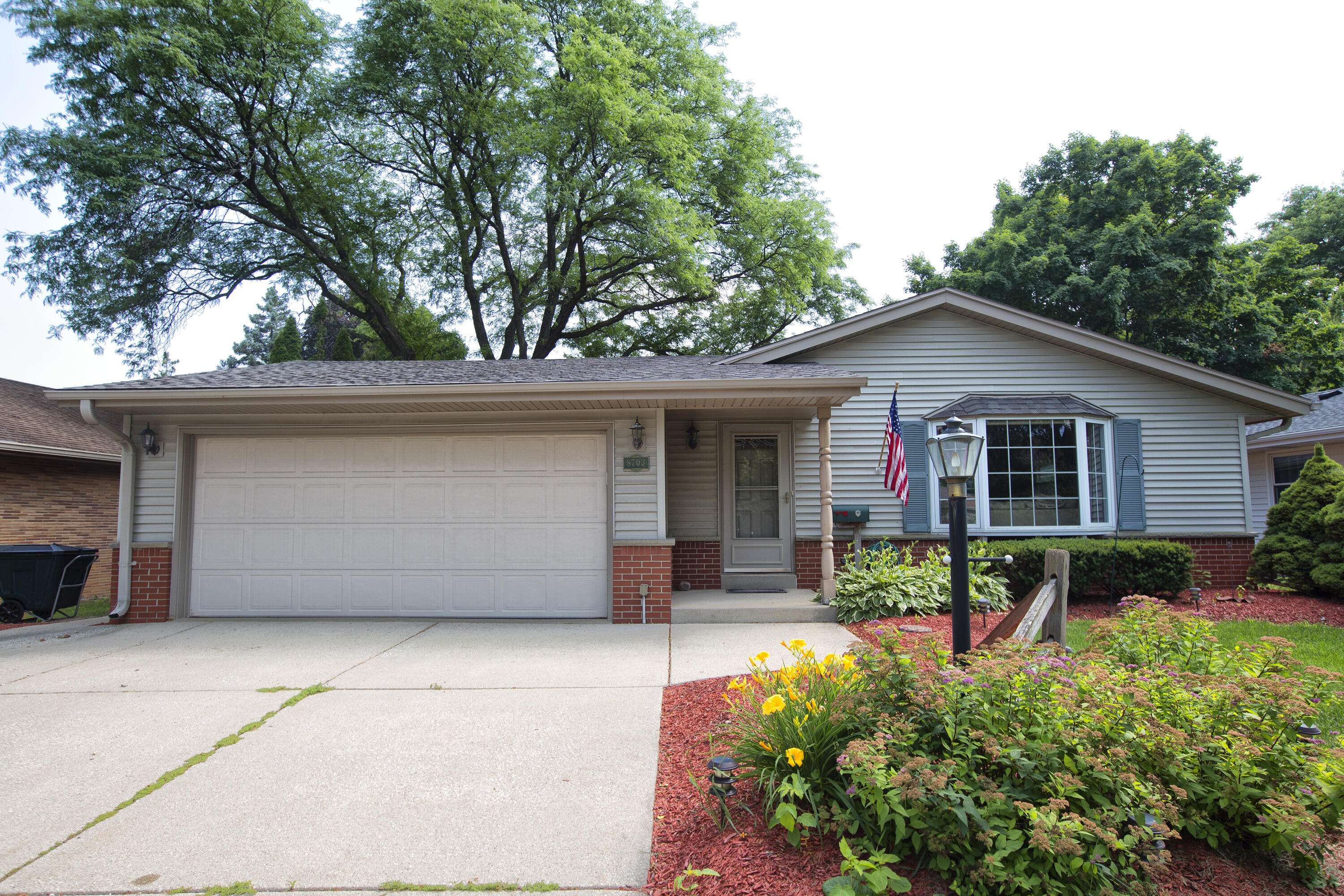 West Allis, WI 53227,8703 W Eckel Ln