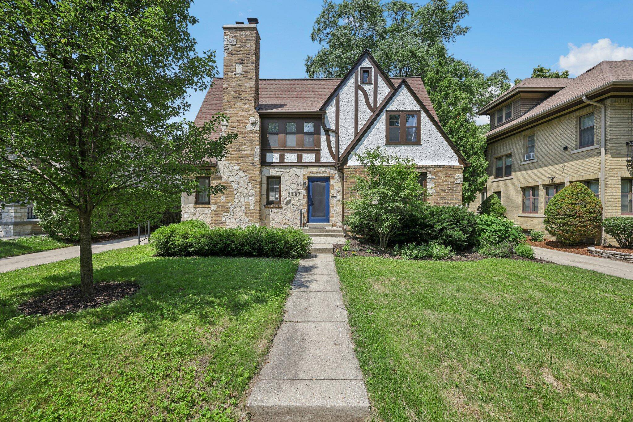 Milwaukee, WI 53211,3357 N Hackett Ave