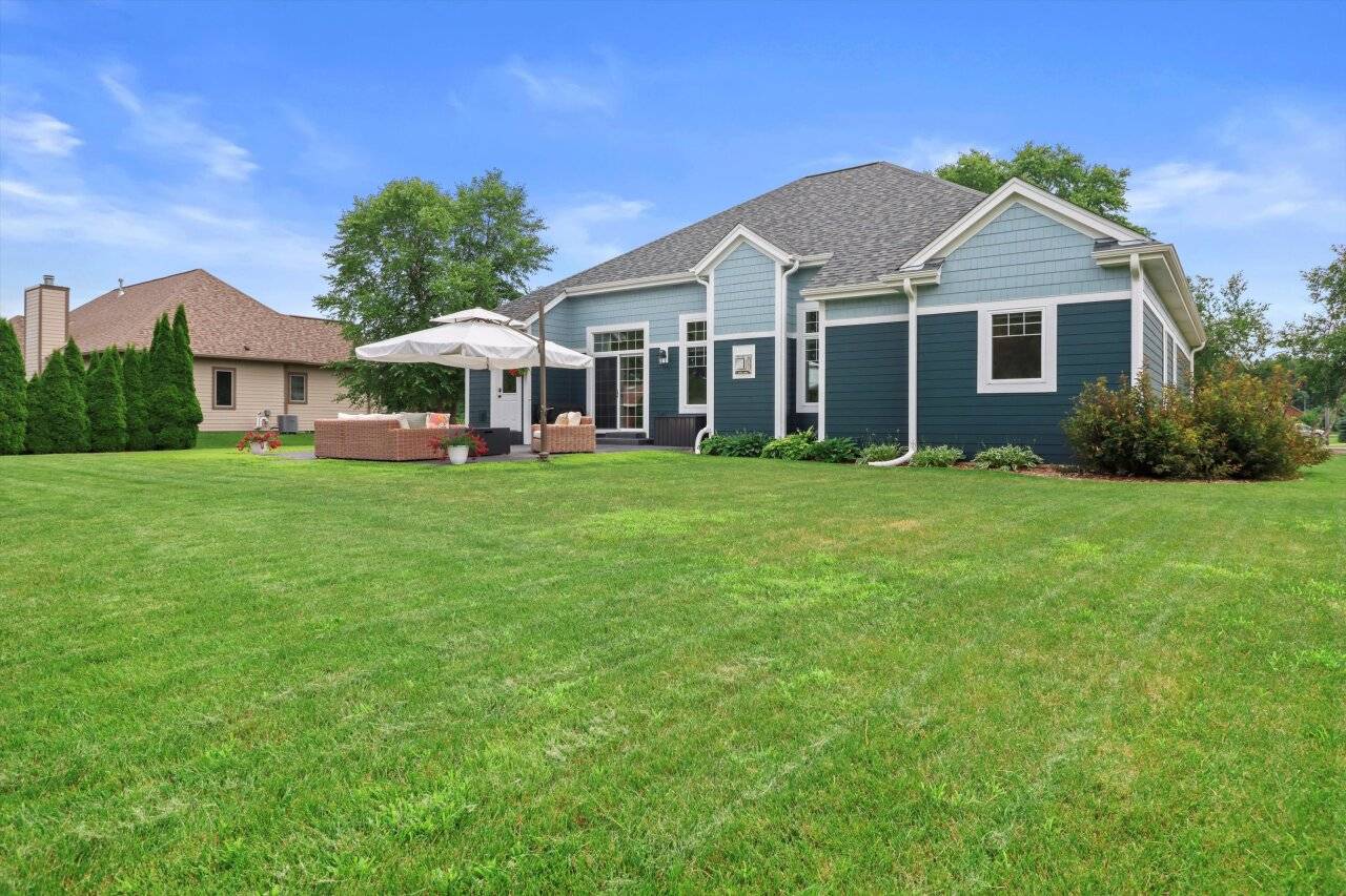 Dousman, WI 53118,542 S Buth Rd