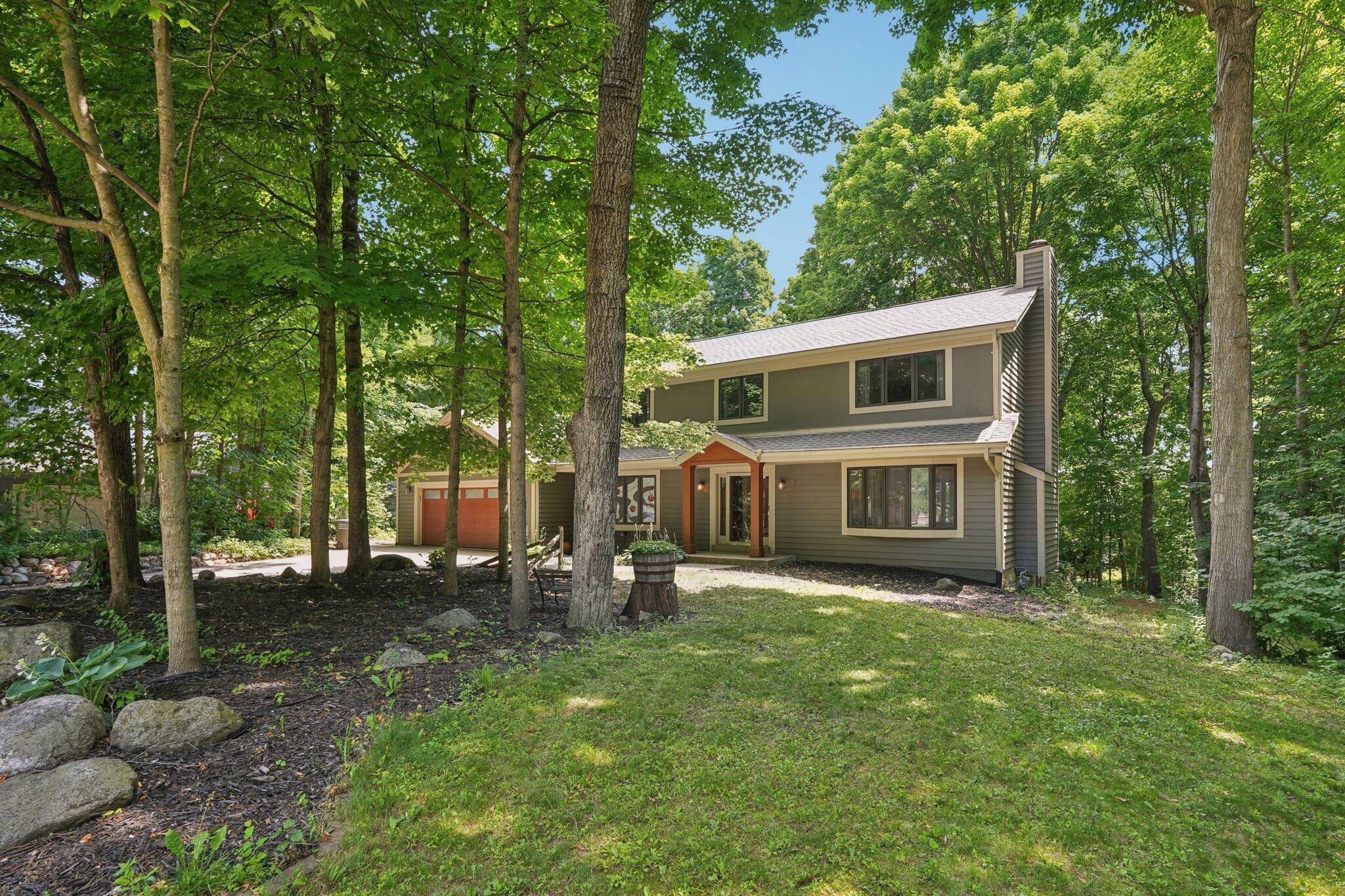 Pewaukee, WI 53186,W222N2872 Timberwood Ct
