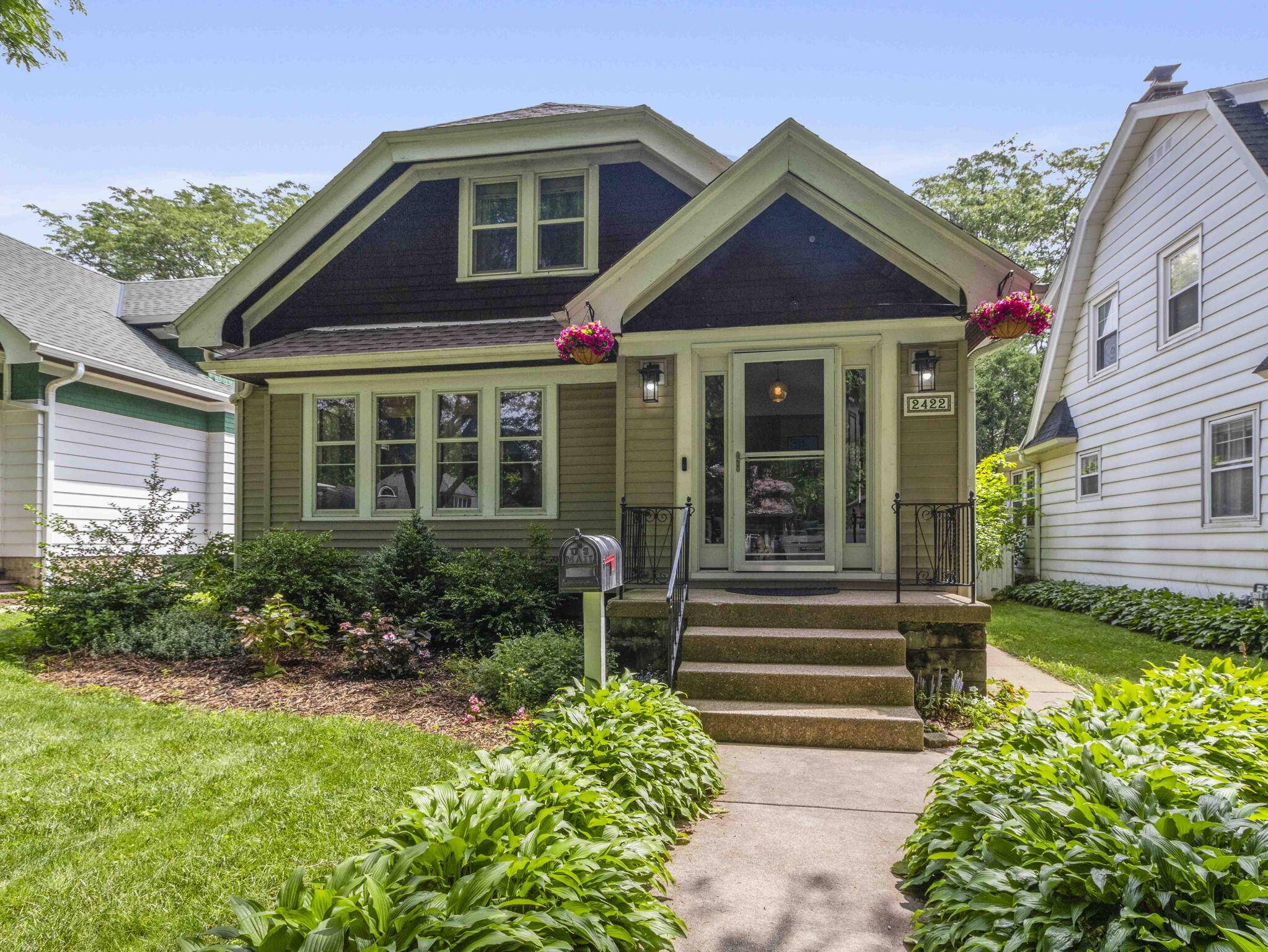 Wauwatosa, WI 53213,2422 N 65th St