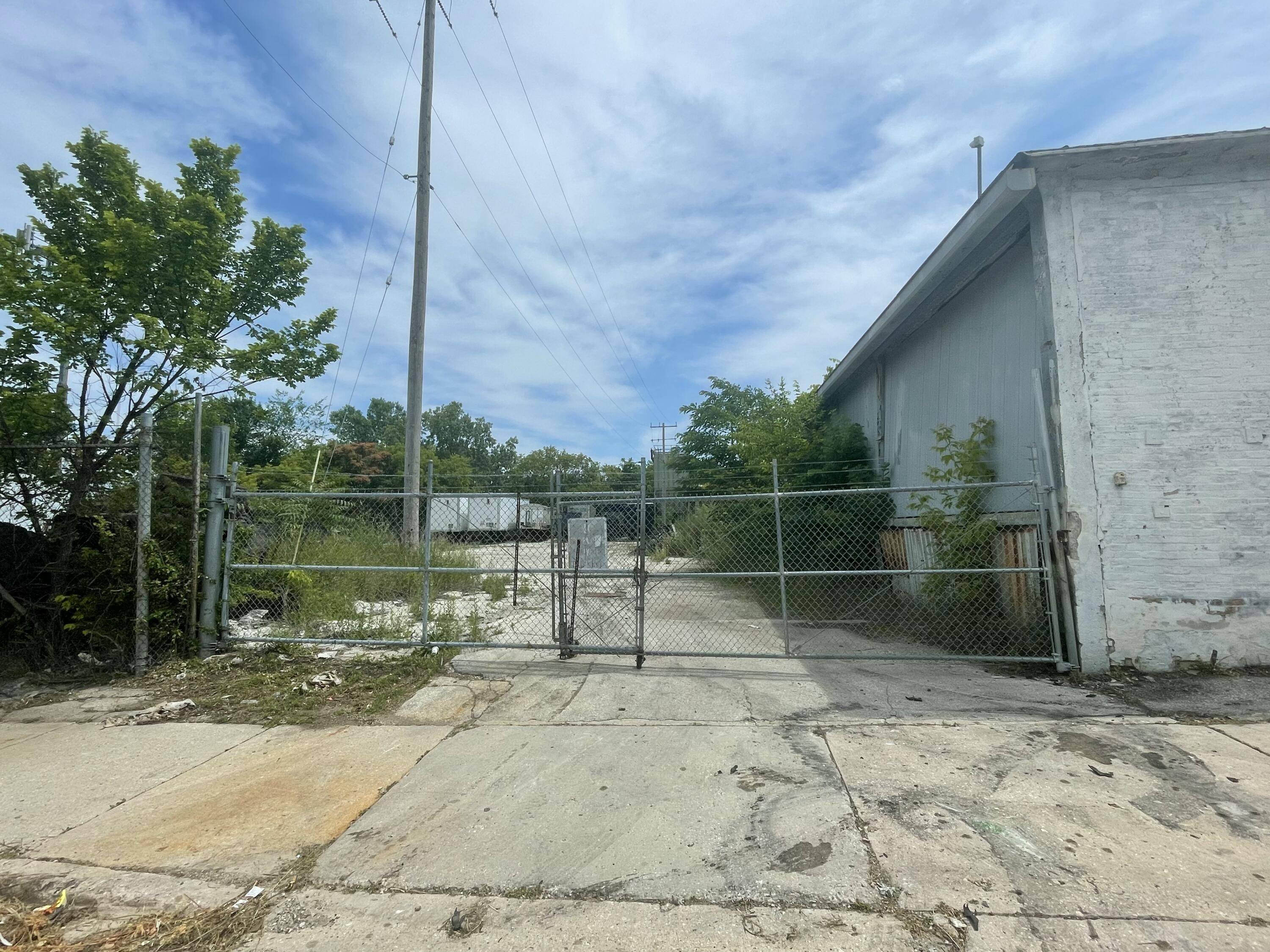 Milwaukee, WI 53210,2848 N 32nd St
