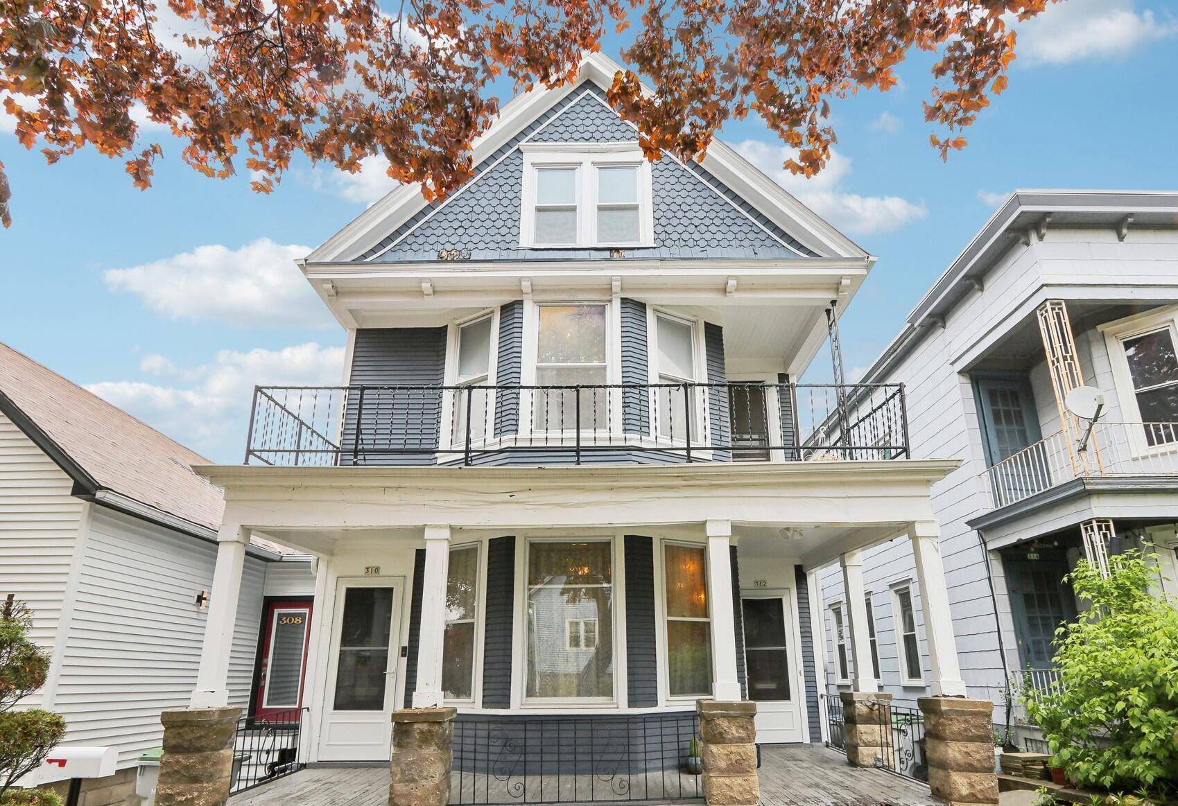 Milwaukee, WI 53207,310 E Smith St Unit 312