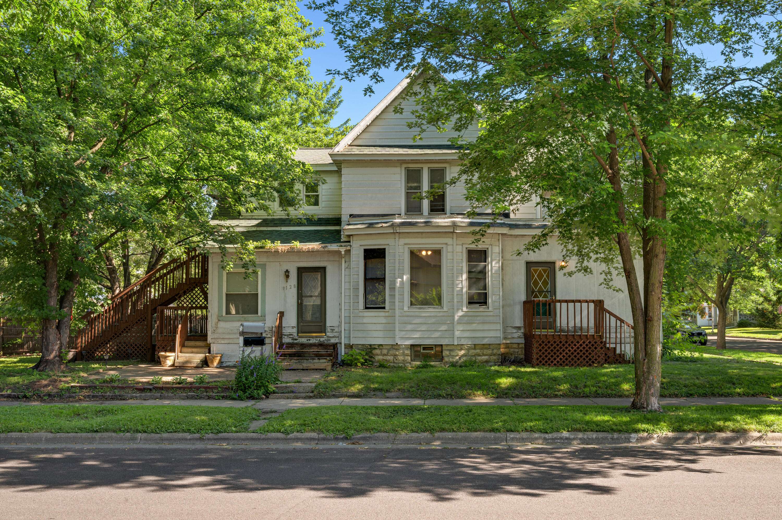 La Crosse, WI 54601,1128 6th St S