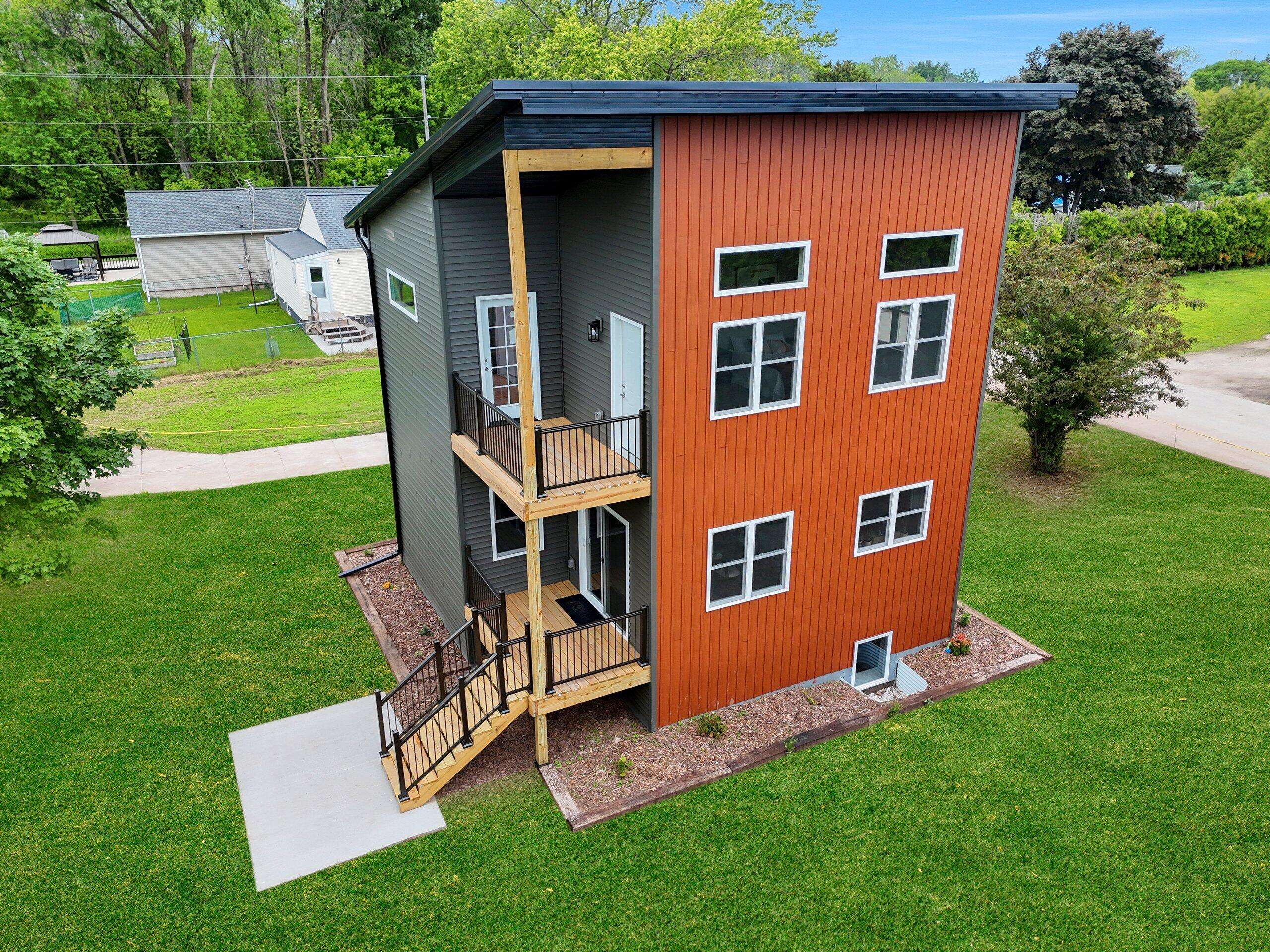 Two Rivers, WI 54241,120 Eleonor St