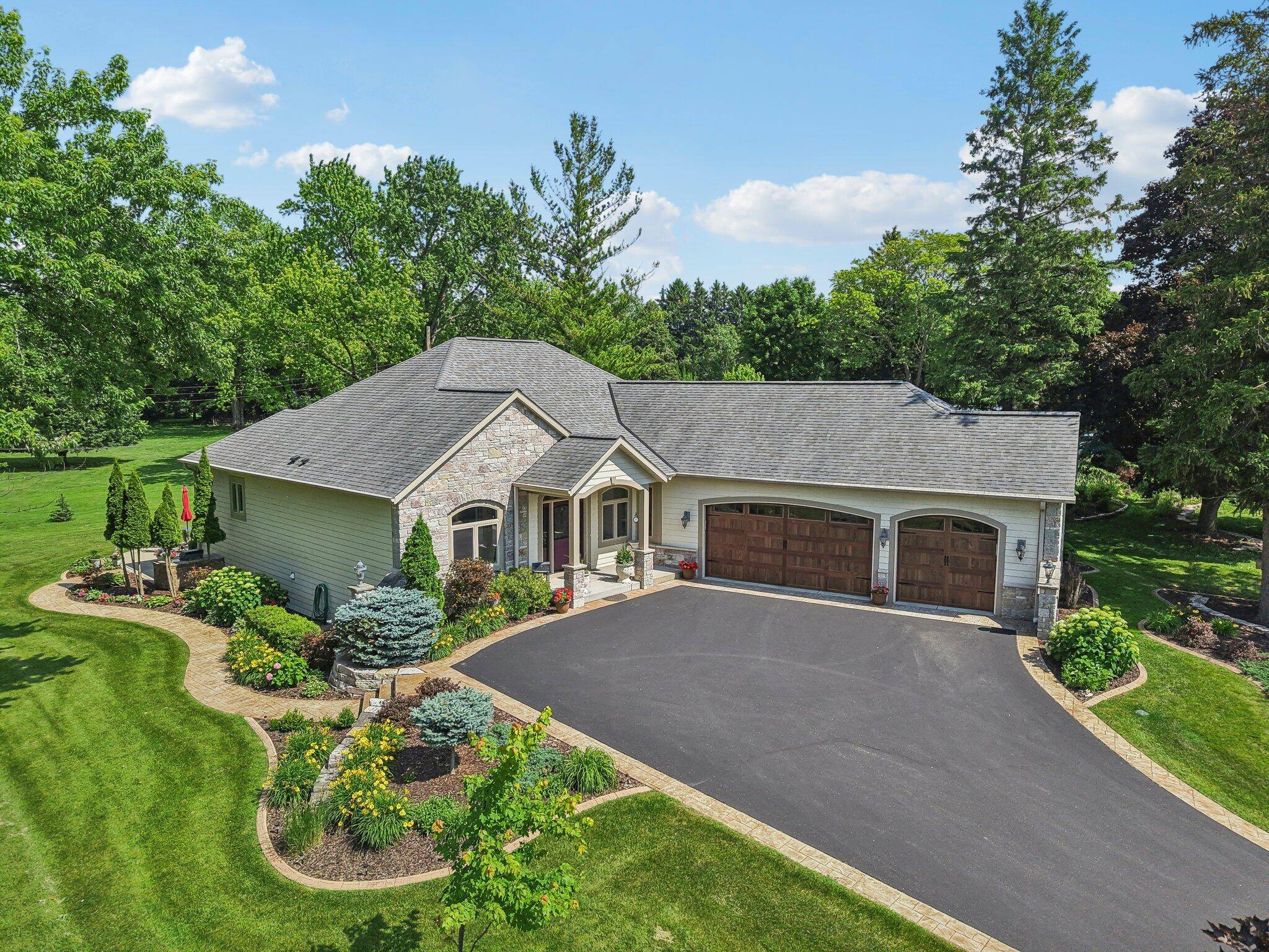 Pewaukee, WI 53072,W276N1728 Spring Creek Dr