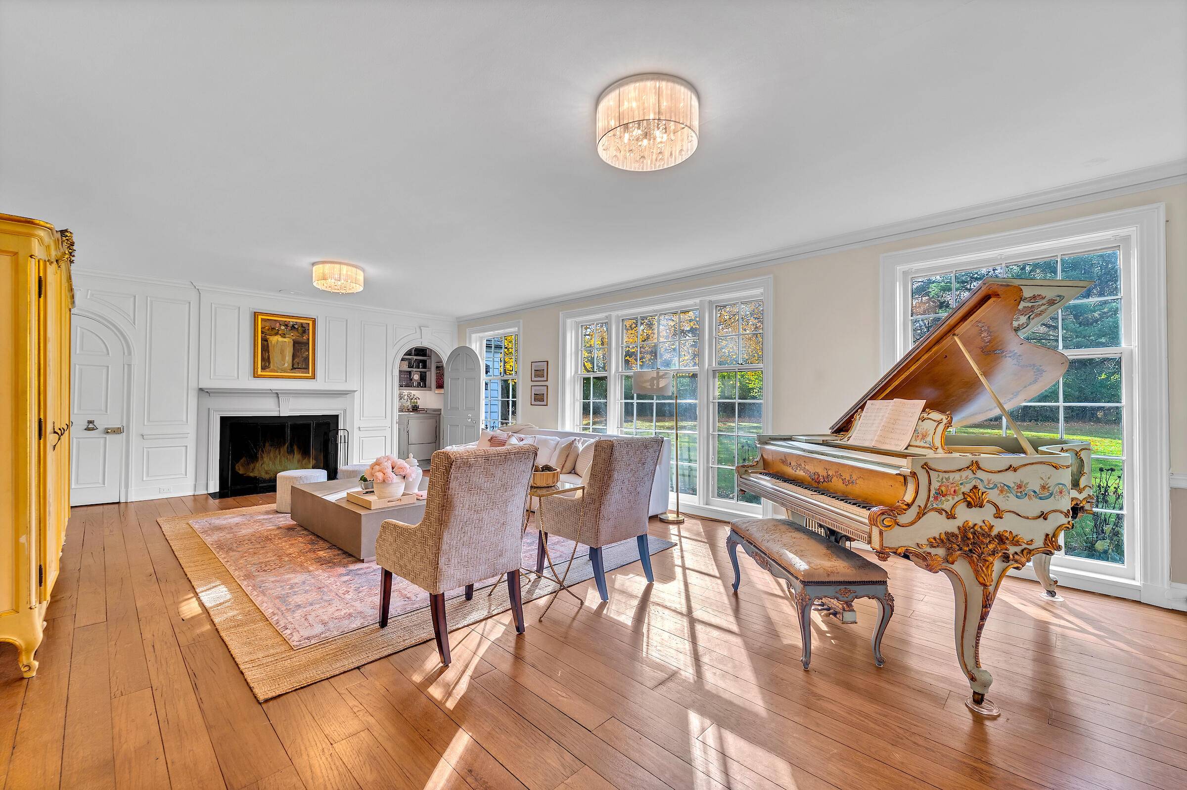 Mequon, WI 53092,625 E Juniper Ln