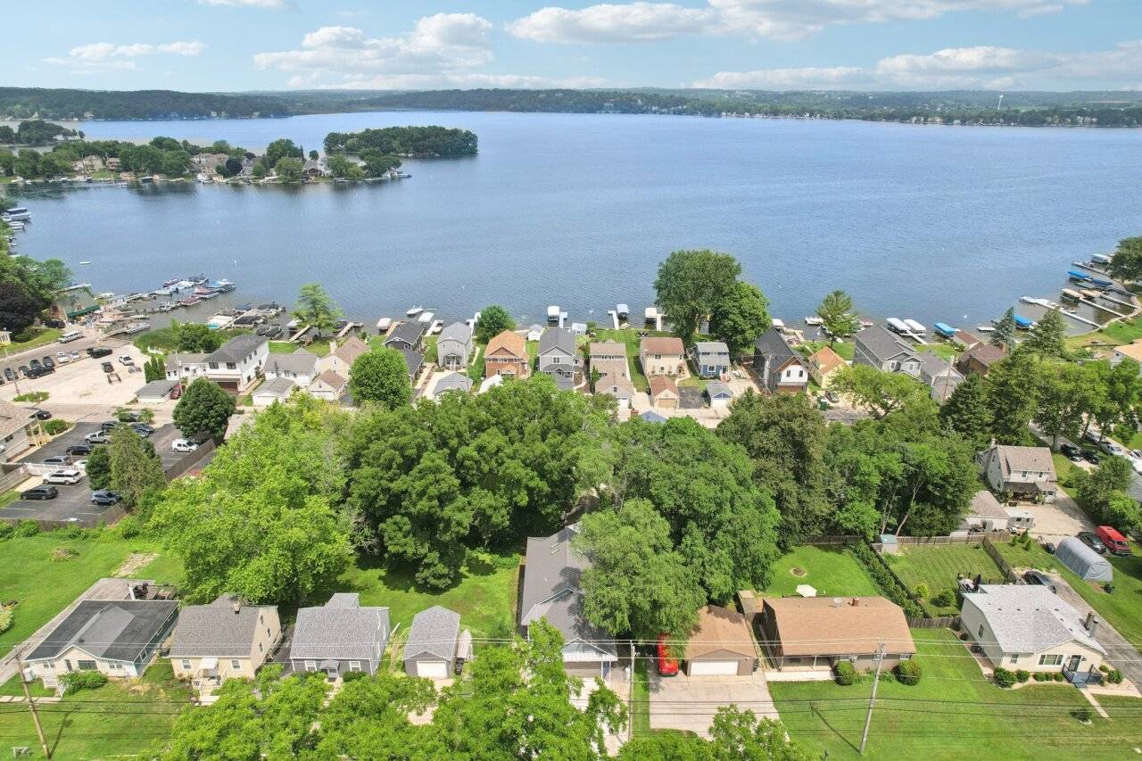 Pewaukee, WI 53072,N26W27148 Prospect Ave