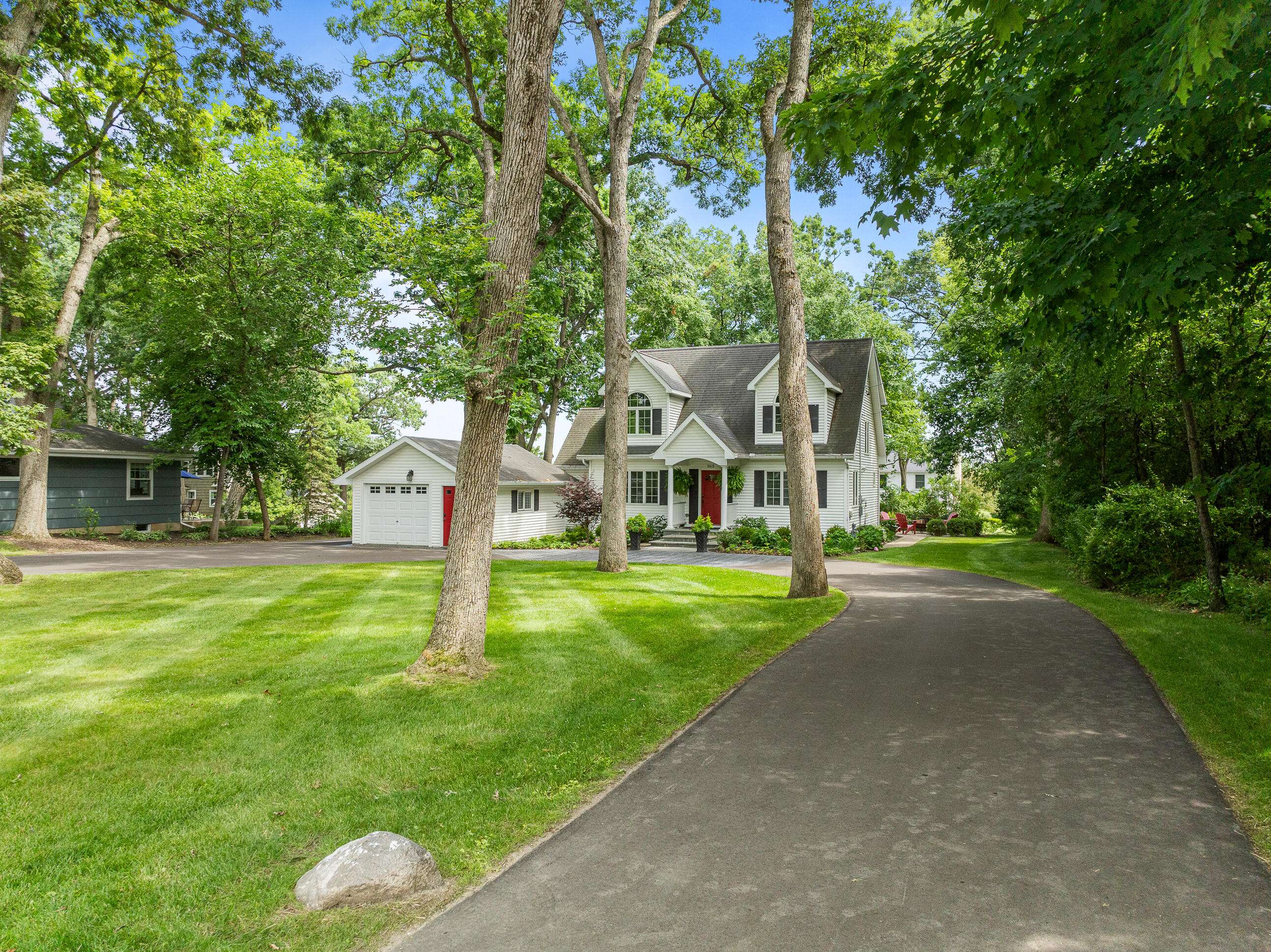 Fontana, WI 53125,263 Pottawatomi Dr