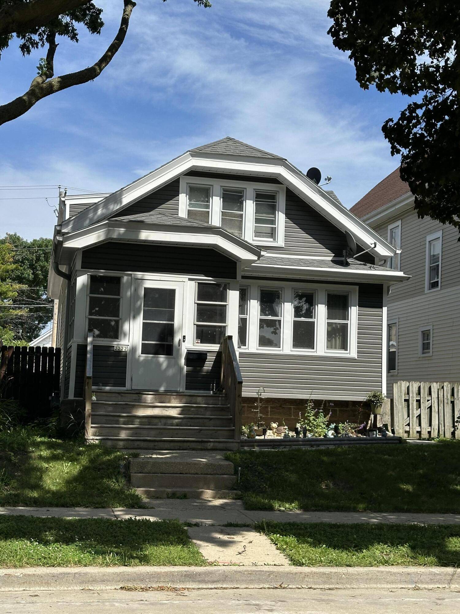 West Allis, WI 53219,2222 S 68th St