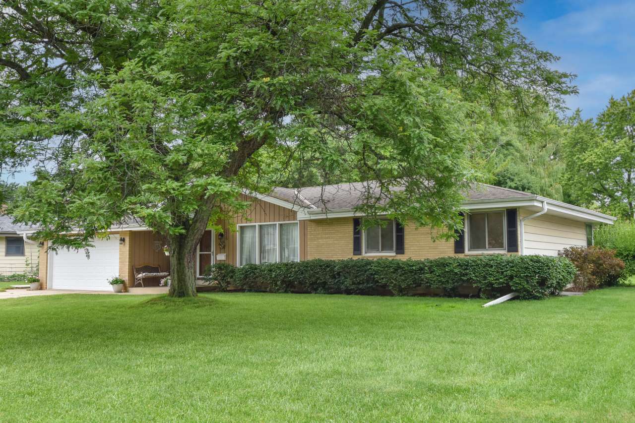 Greendale, WI 53129,5928 Sugarbush Ln