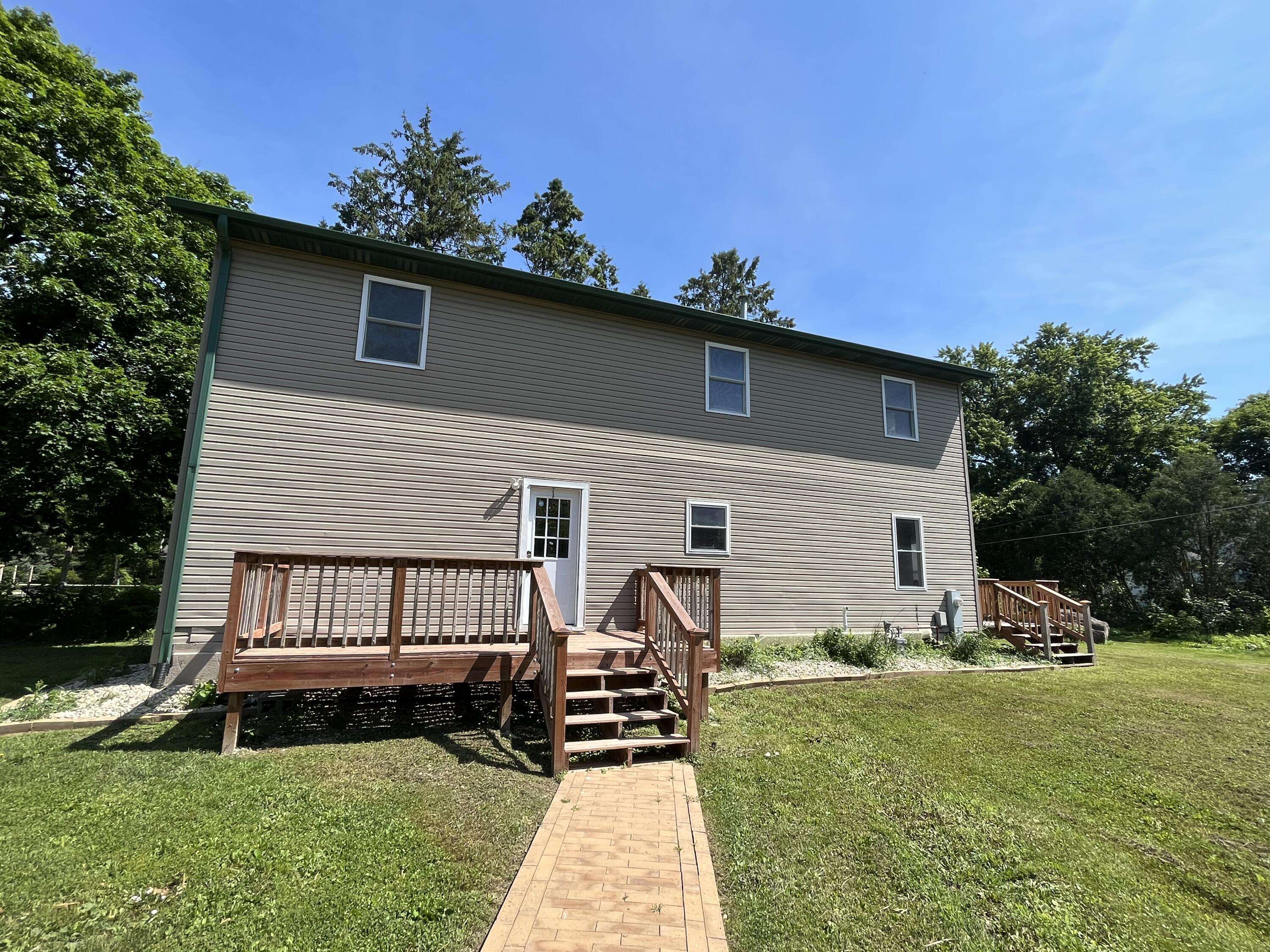 Lyons, WI 53147,1701 Rose St