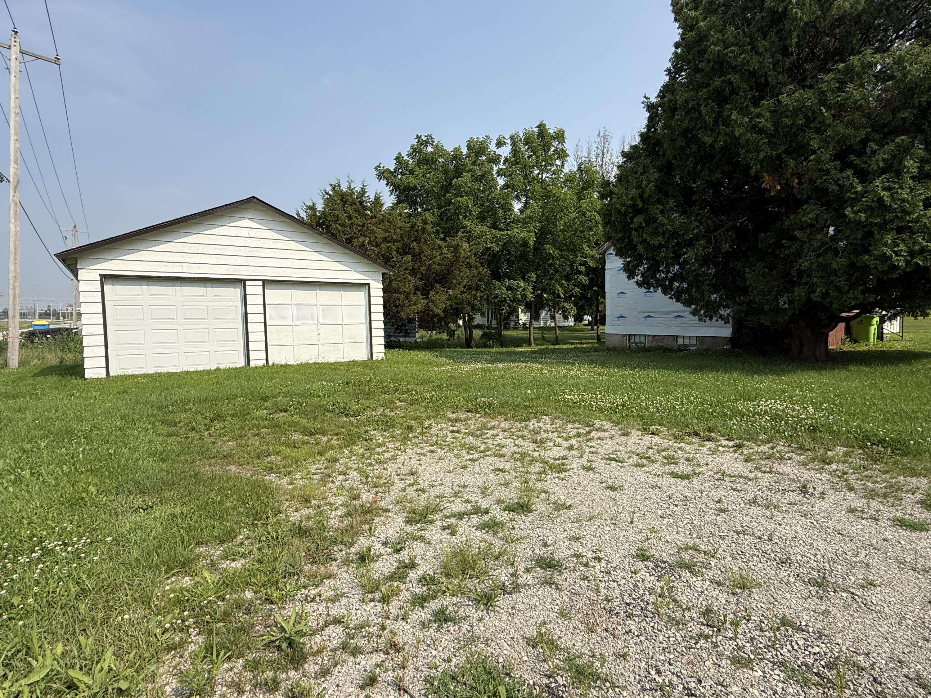 Chilton, WI 53014,815 E Center St
