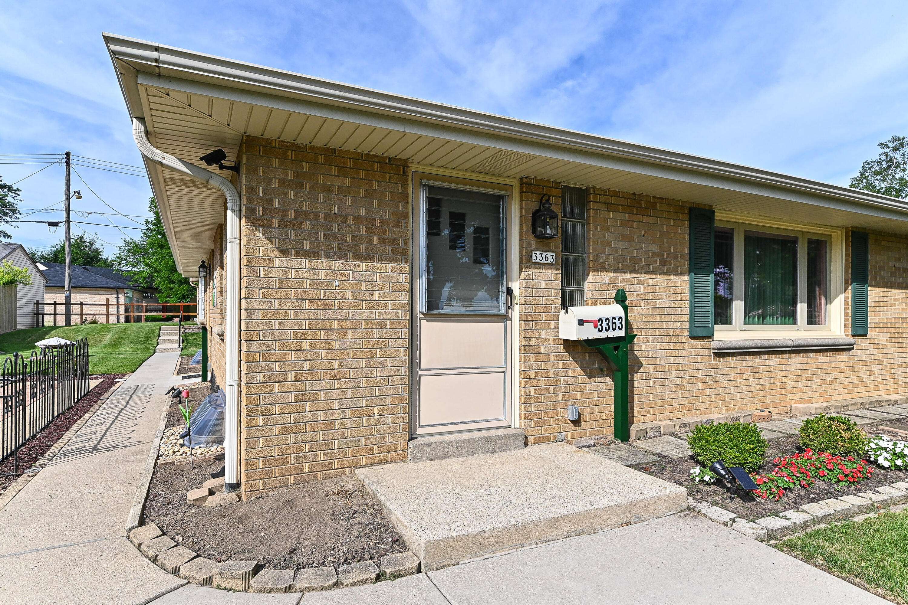 Milwaukee, WI 53219,3363 S Honey Creek Dr