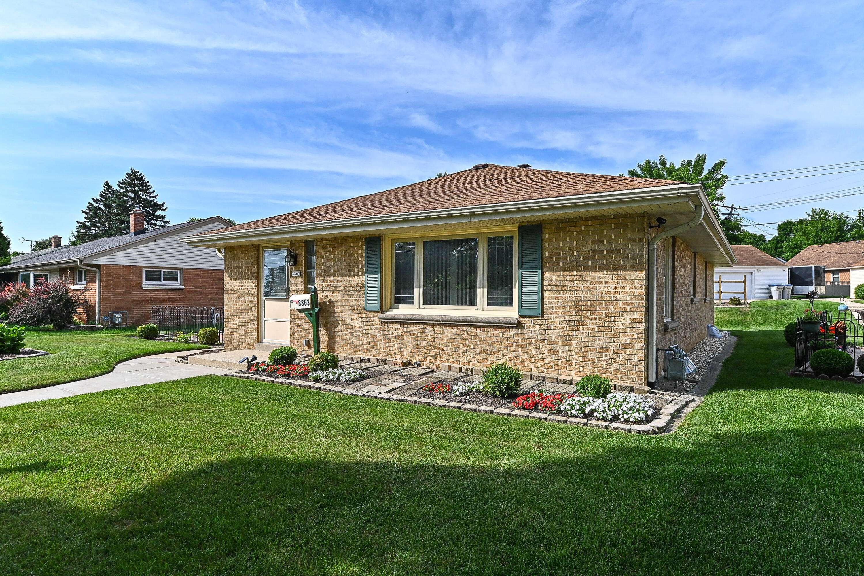 Milwaukee, WI 53219,3363 S Honey Creek Dr