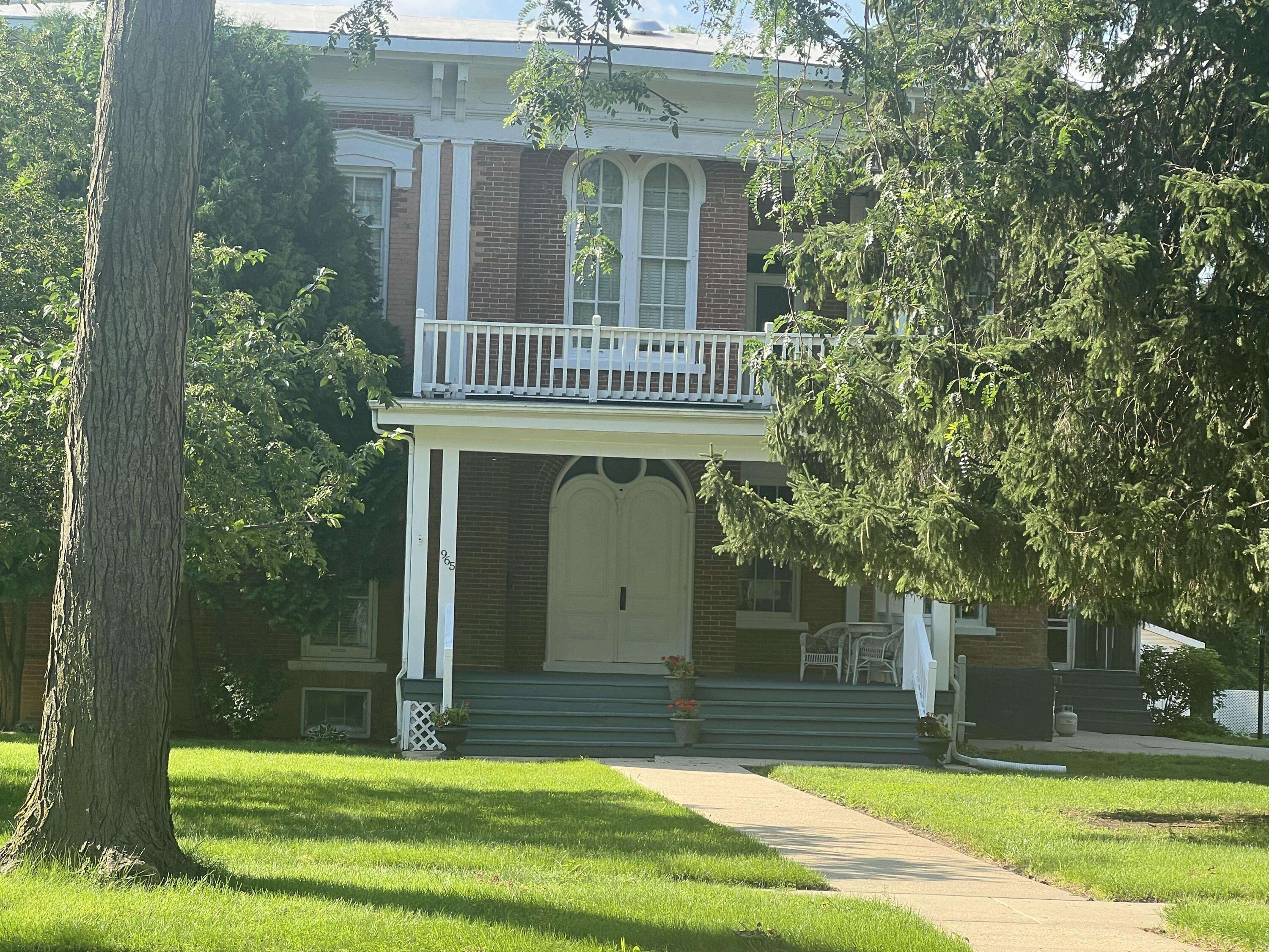 Delavan, WI 53115,965 Racine St