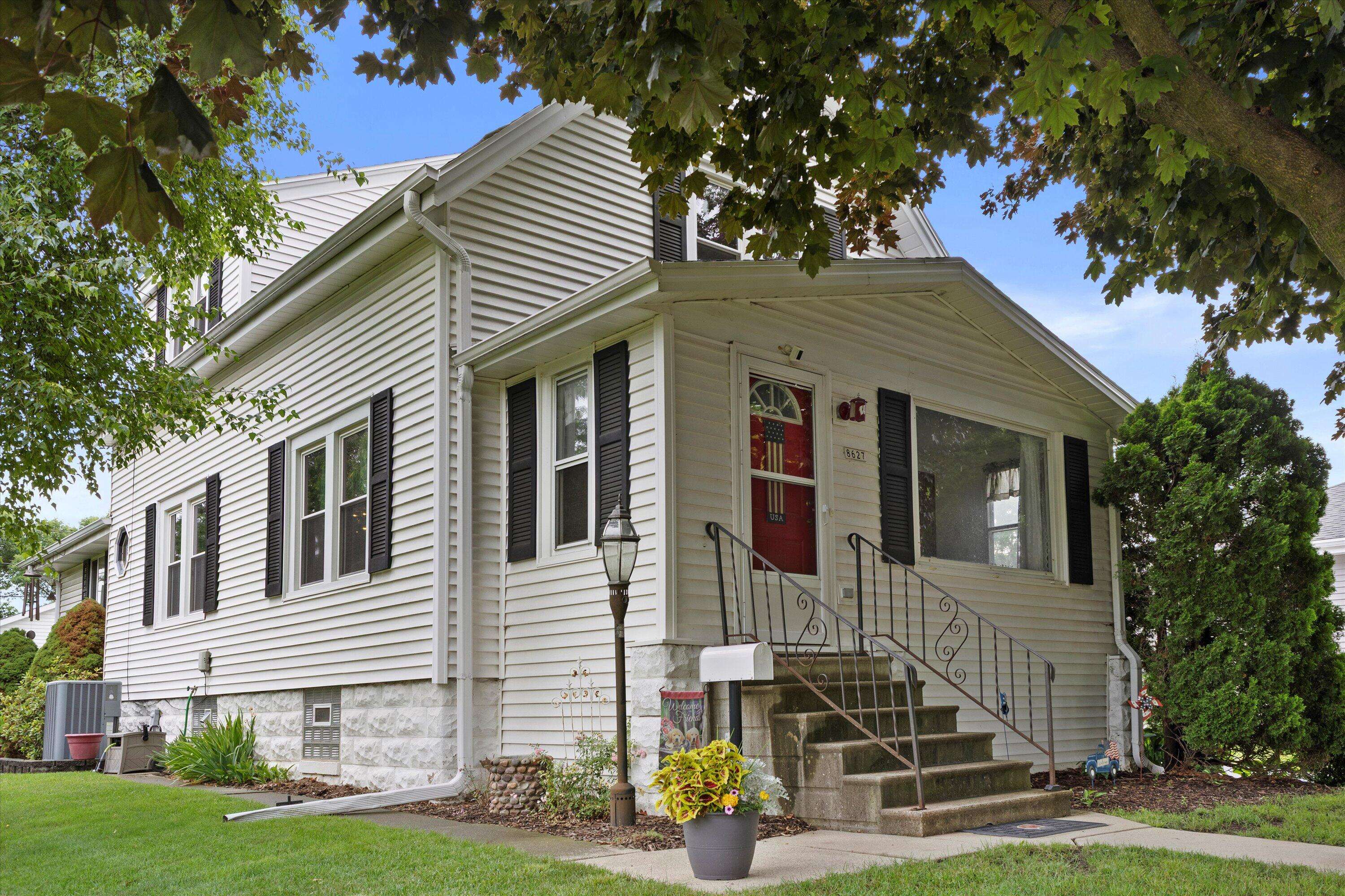 West Allis, WI 53227,8627 W Arthur Ave