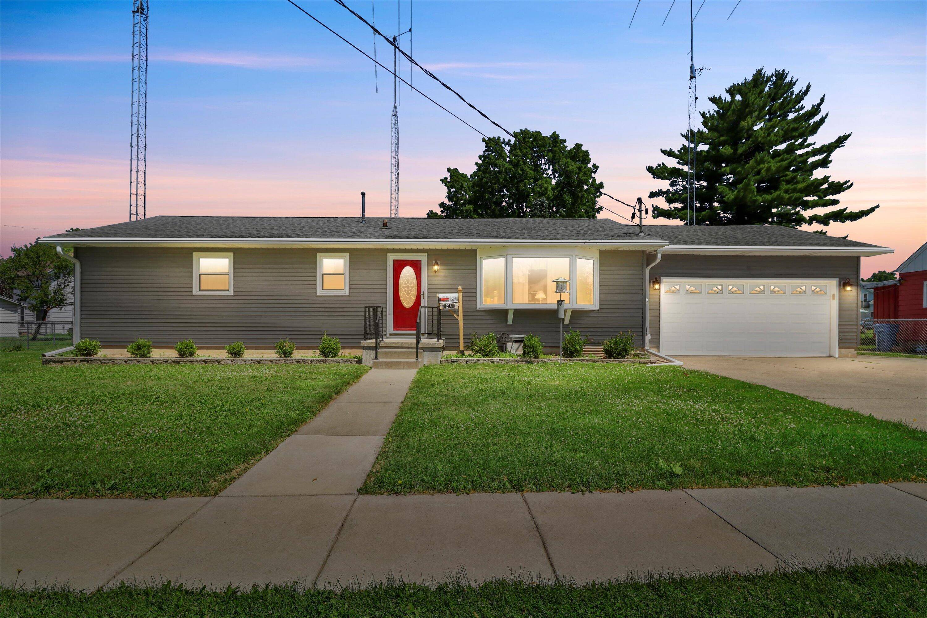 Watertown, WI 53094,214 Hart St