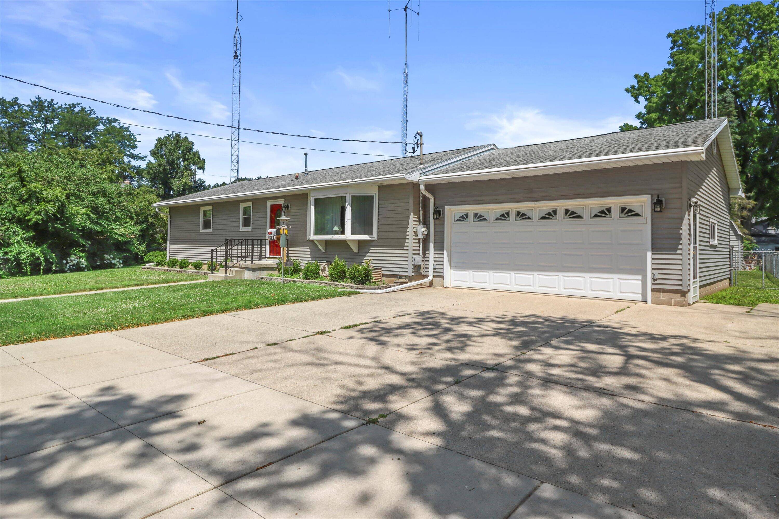 Watertown, WI 53094,214 Hart St