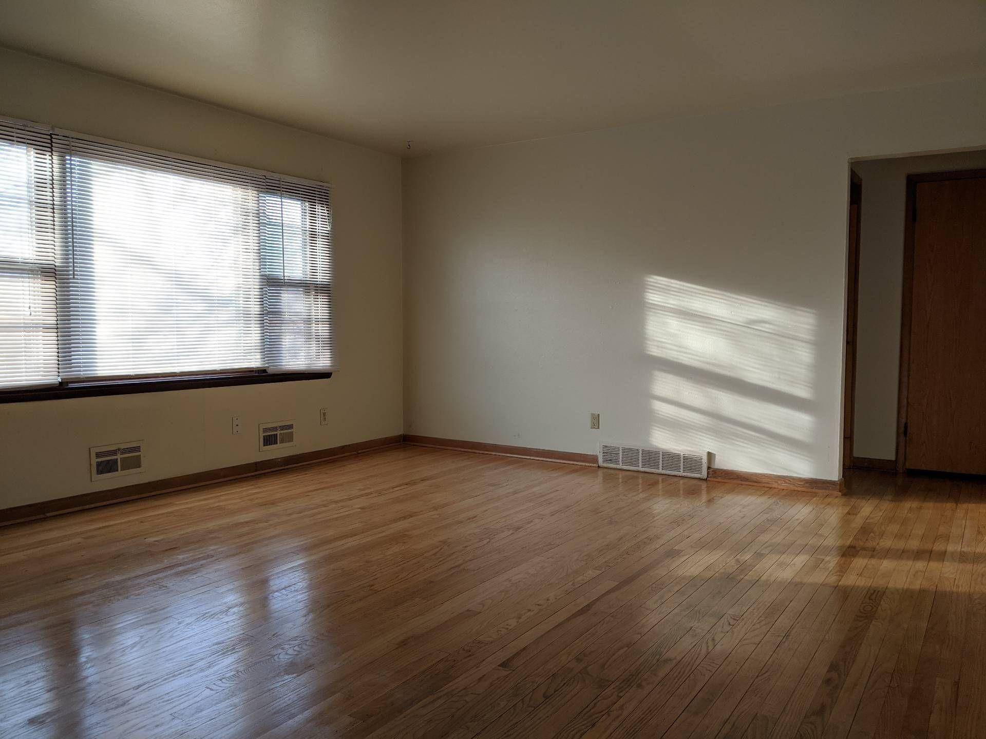 Milwaukee, WI 53218,5846 N 83rd St Unit Upper