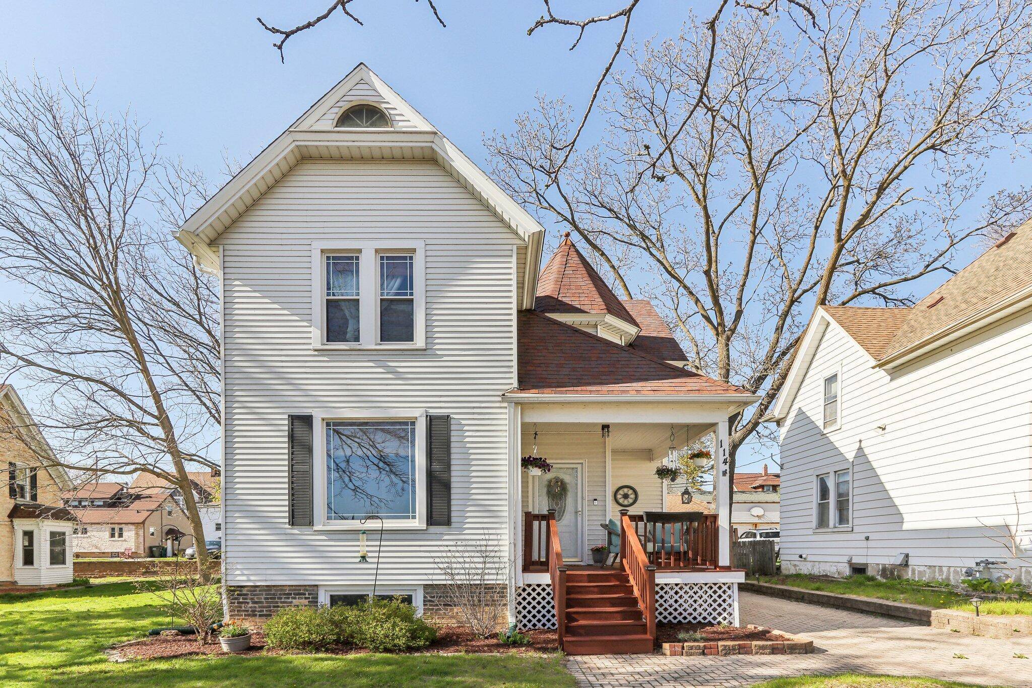 West Bend, WI 53095,114 E Washington St