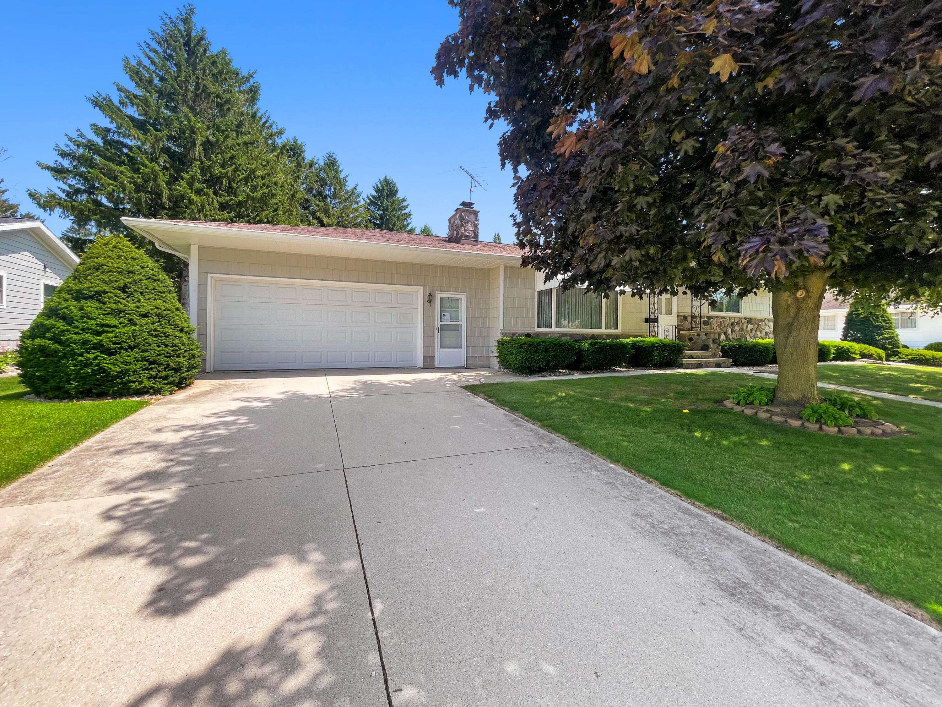 Kiel, WI 53042,1242 1st St