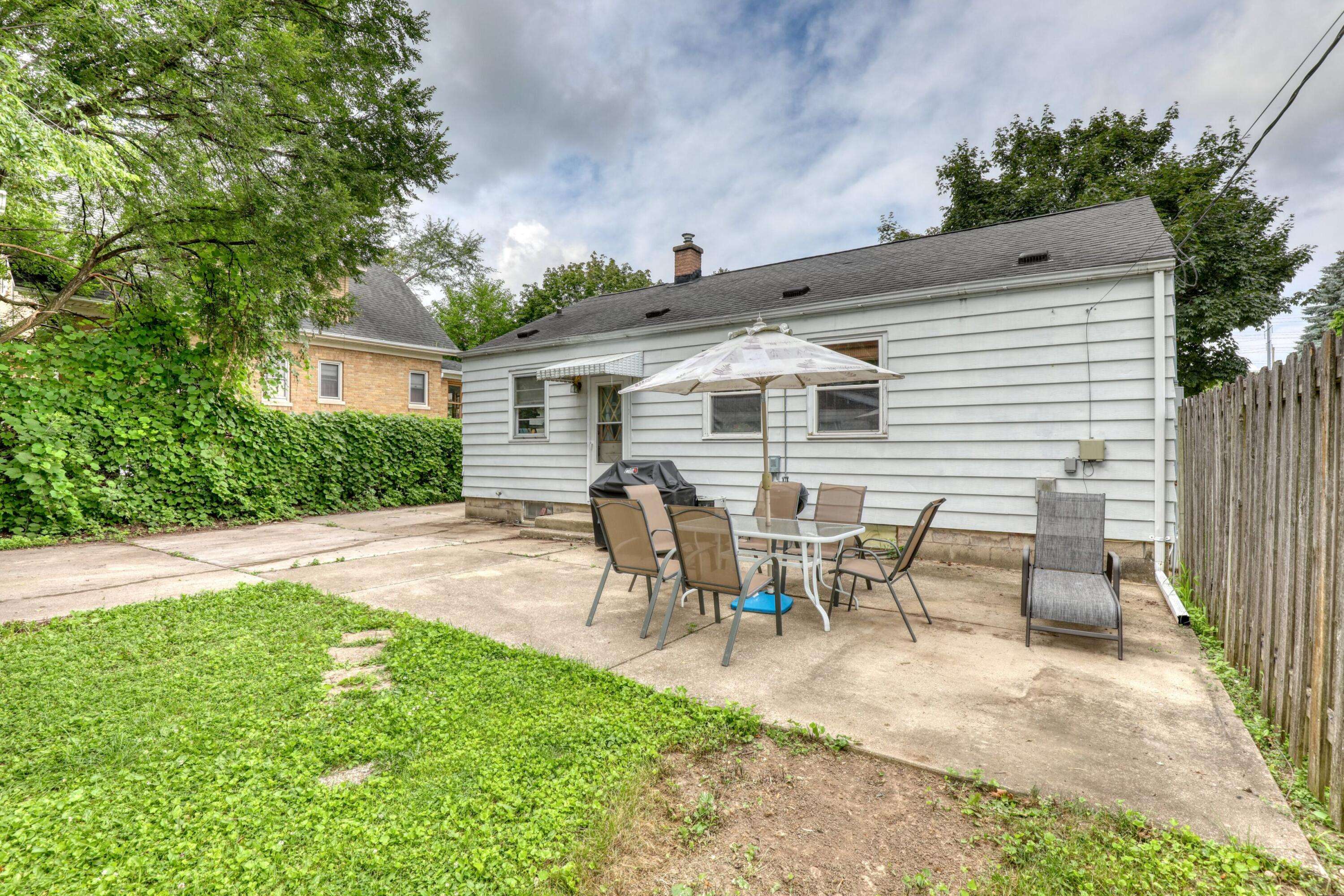 West Allis, WI 53214,1234 S 97th St