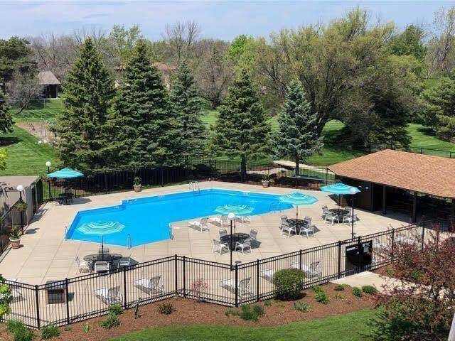 Greenfield, WI 53220,6100 W Stonehedge Dr Unit 107