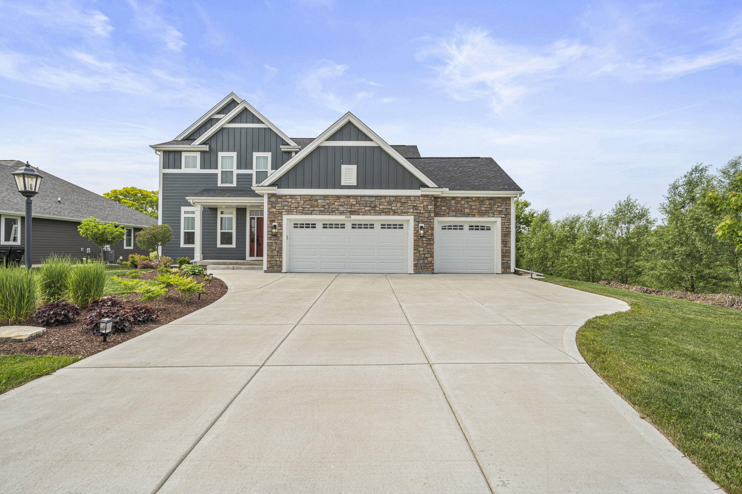 Franklin, WI 53132,7949 W Oakwood Way -