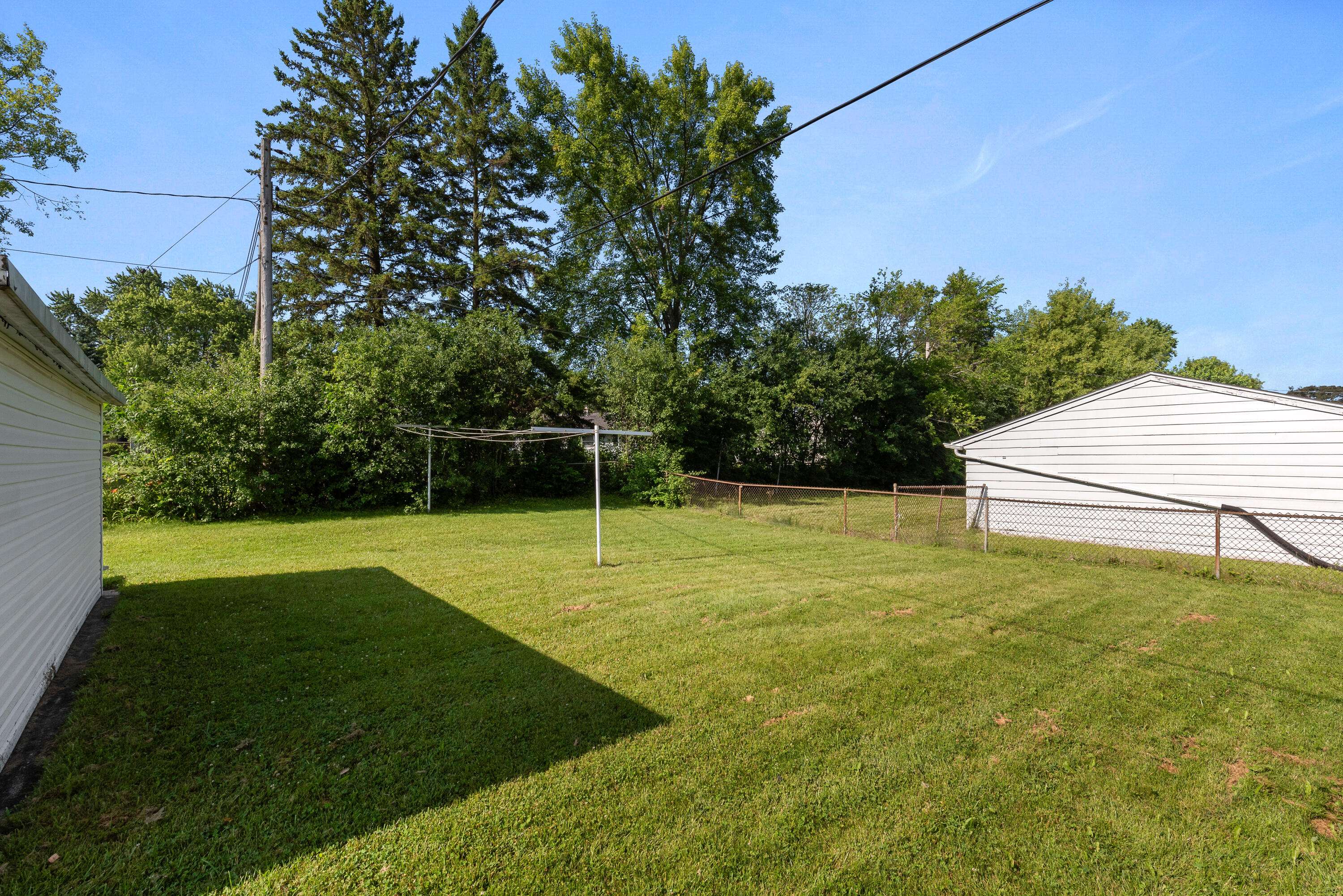 Milwaukee, WI 53224,9313 W Clovernook St