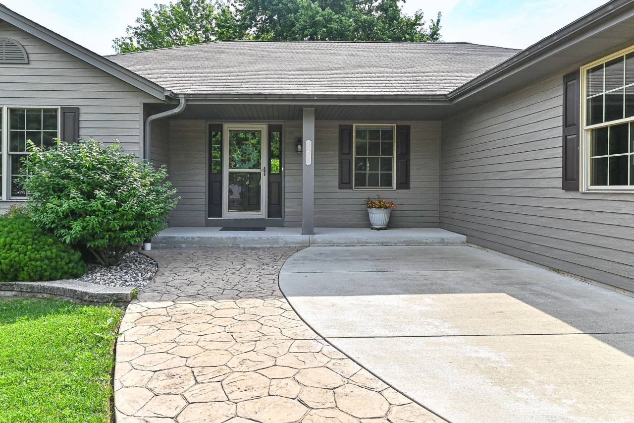Greenfield, WI 53228,4232 S 95th St