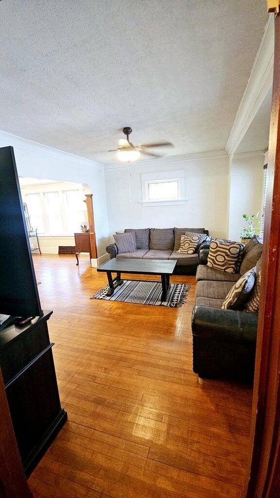 Milwaukee, WI 53215,2224 S 33rd St