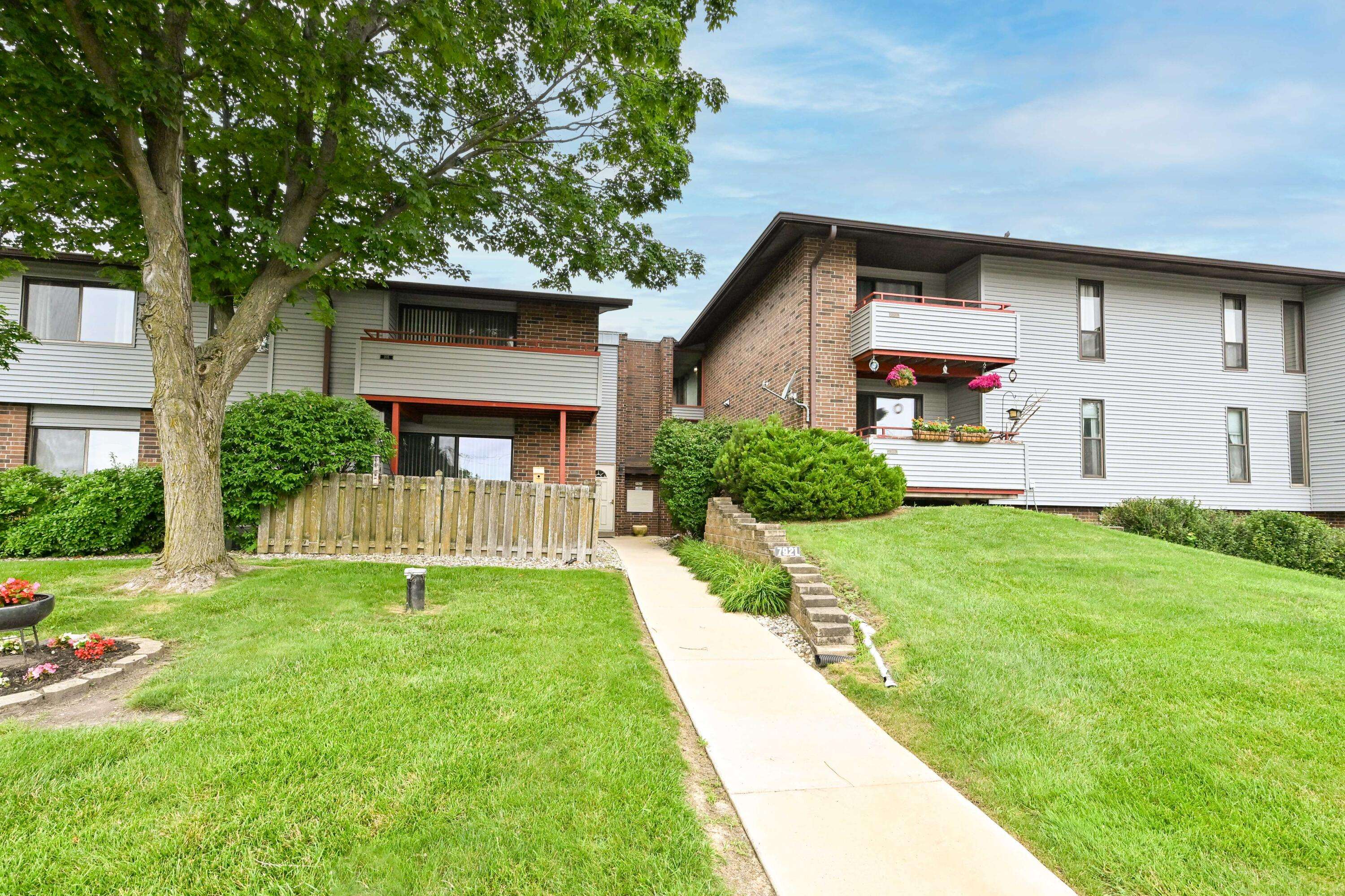 Franklin, WI 53132,7921 S 68th St Unit 207