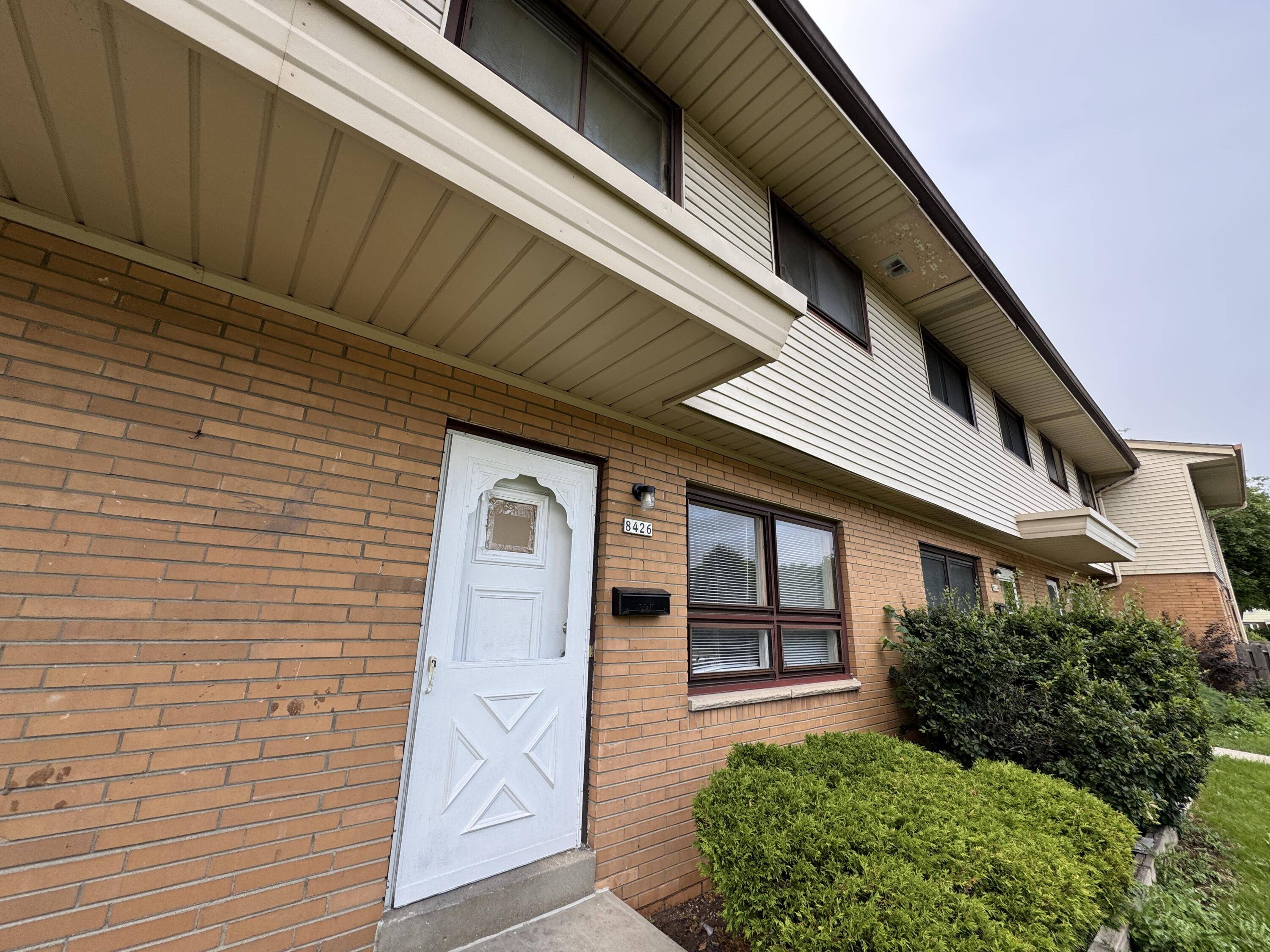 Milwaukee, WI 53225,8426 W Villard Ave