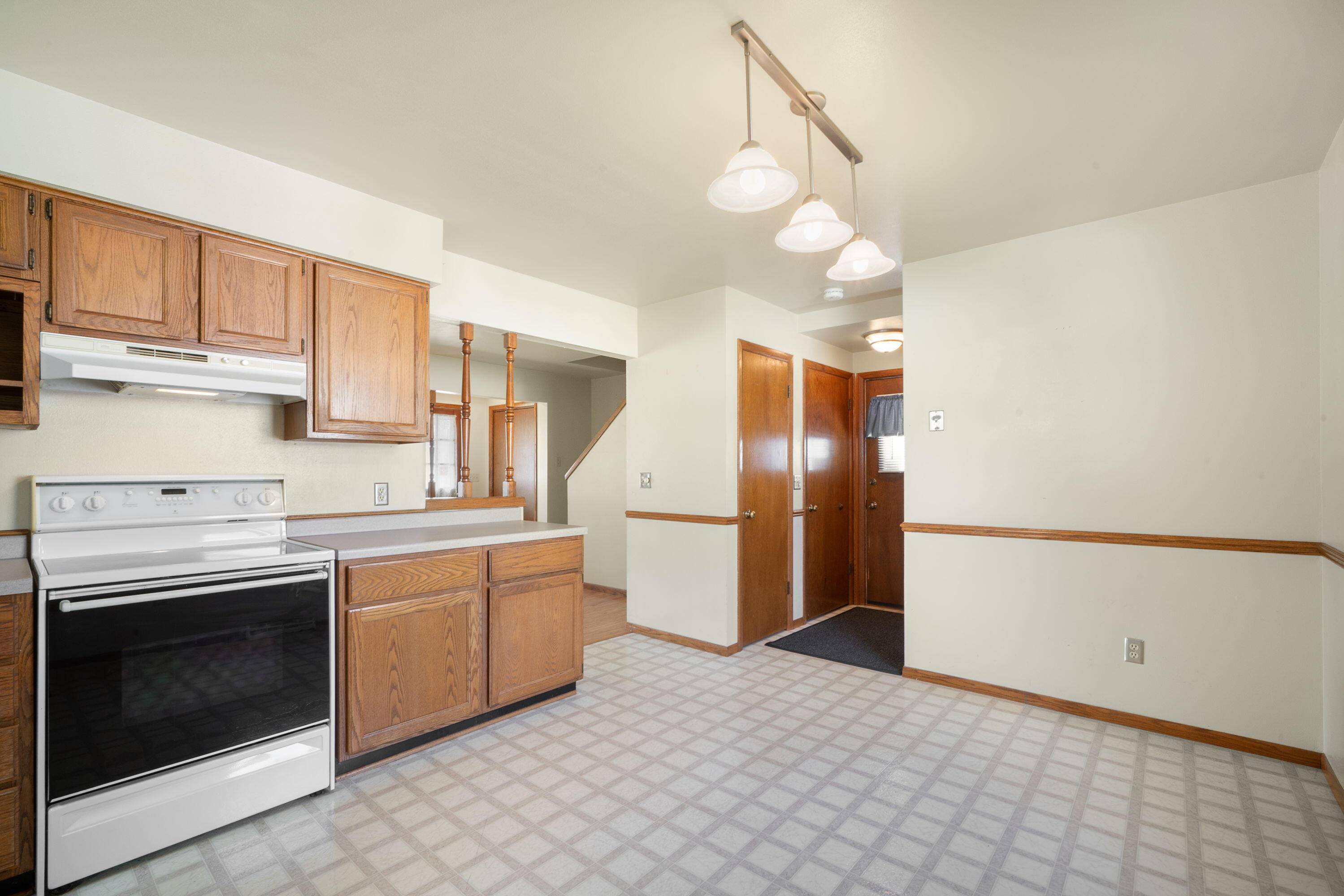 West Allis, WI 53214,909 S 110th St