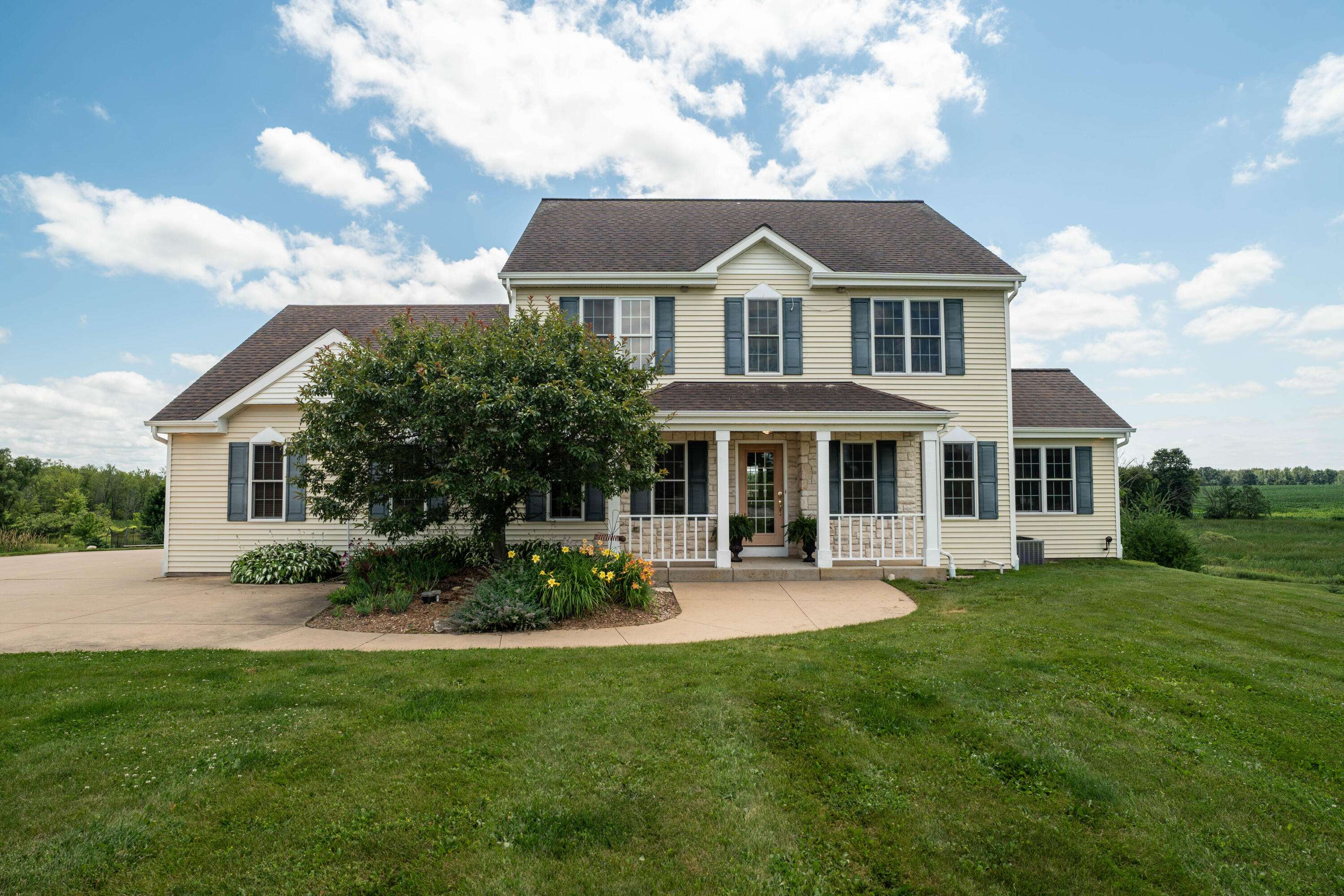 Wayne, WI 53002,8866 Deer Run Dr S