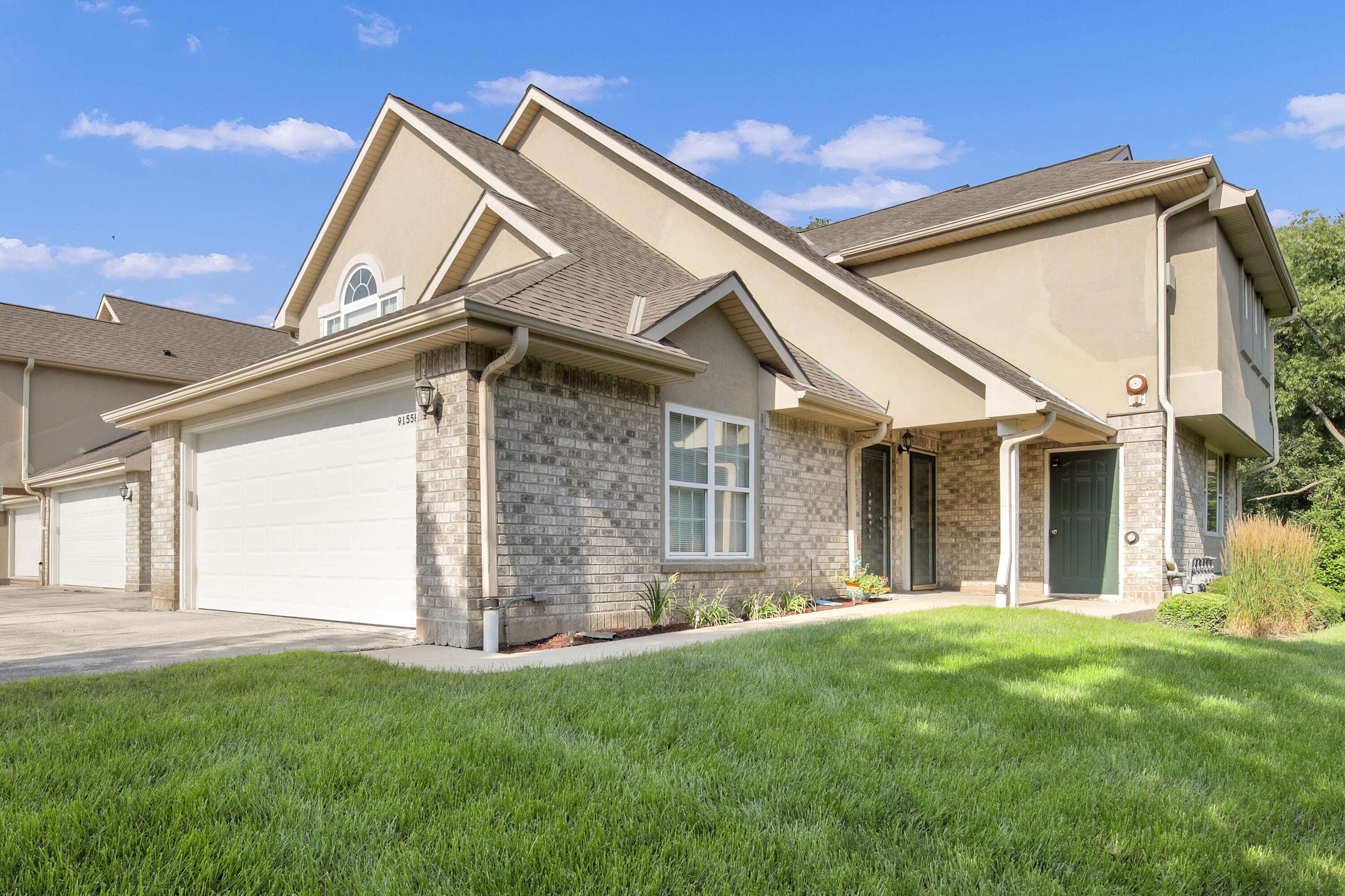 Franklin, WI 53132,9155 W Elm Ct Unit F