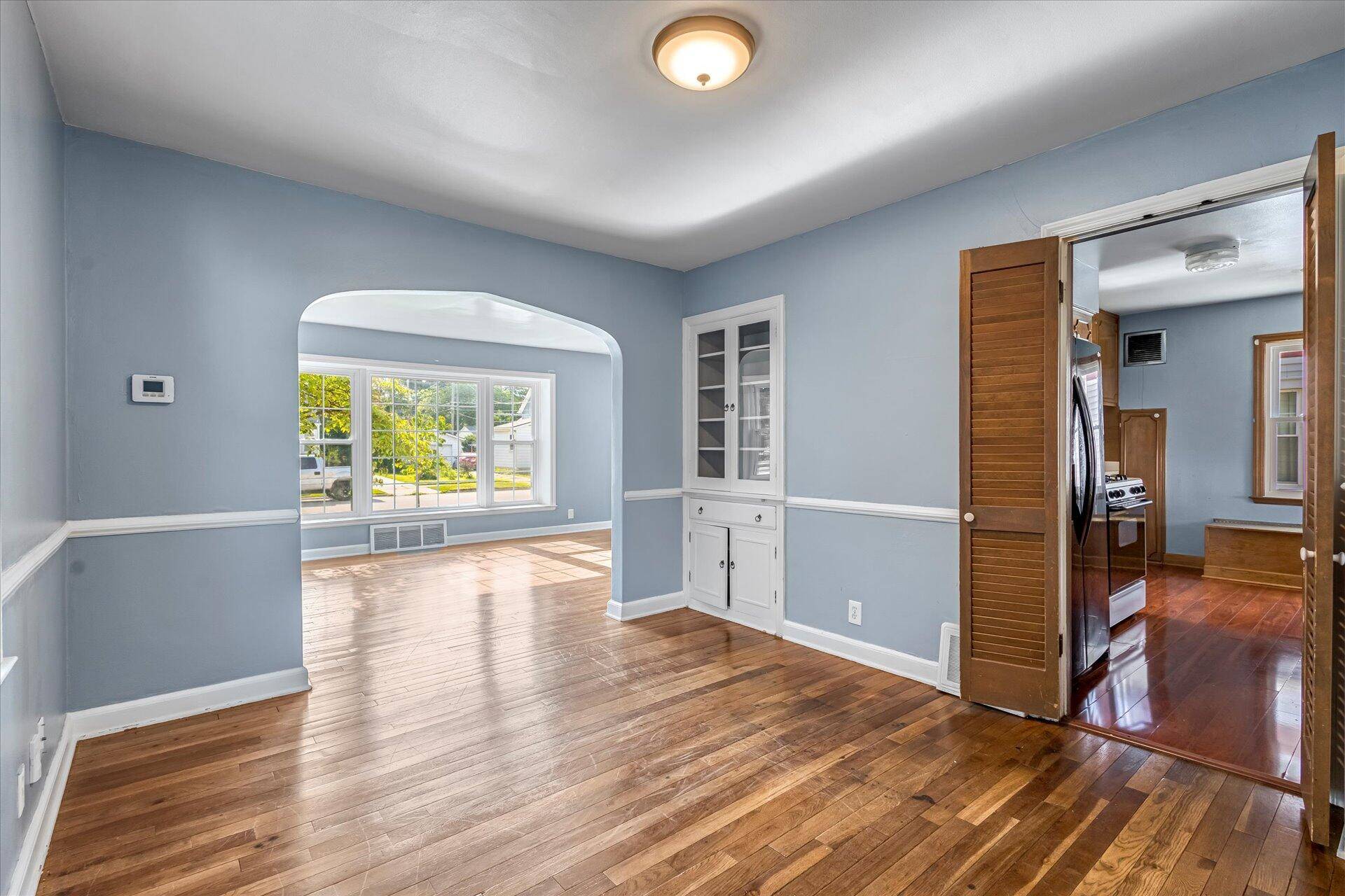 Whitefish Bay, WI 53217,4823 N Elkhart Ave