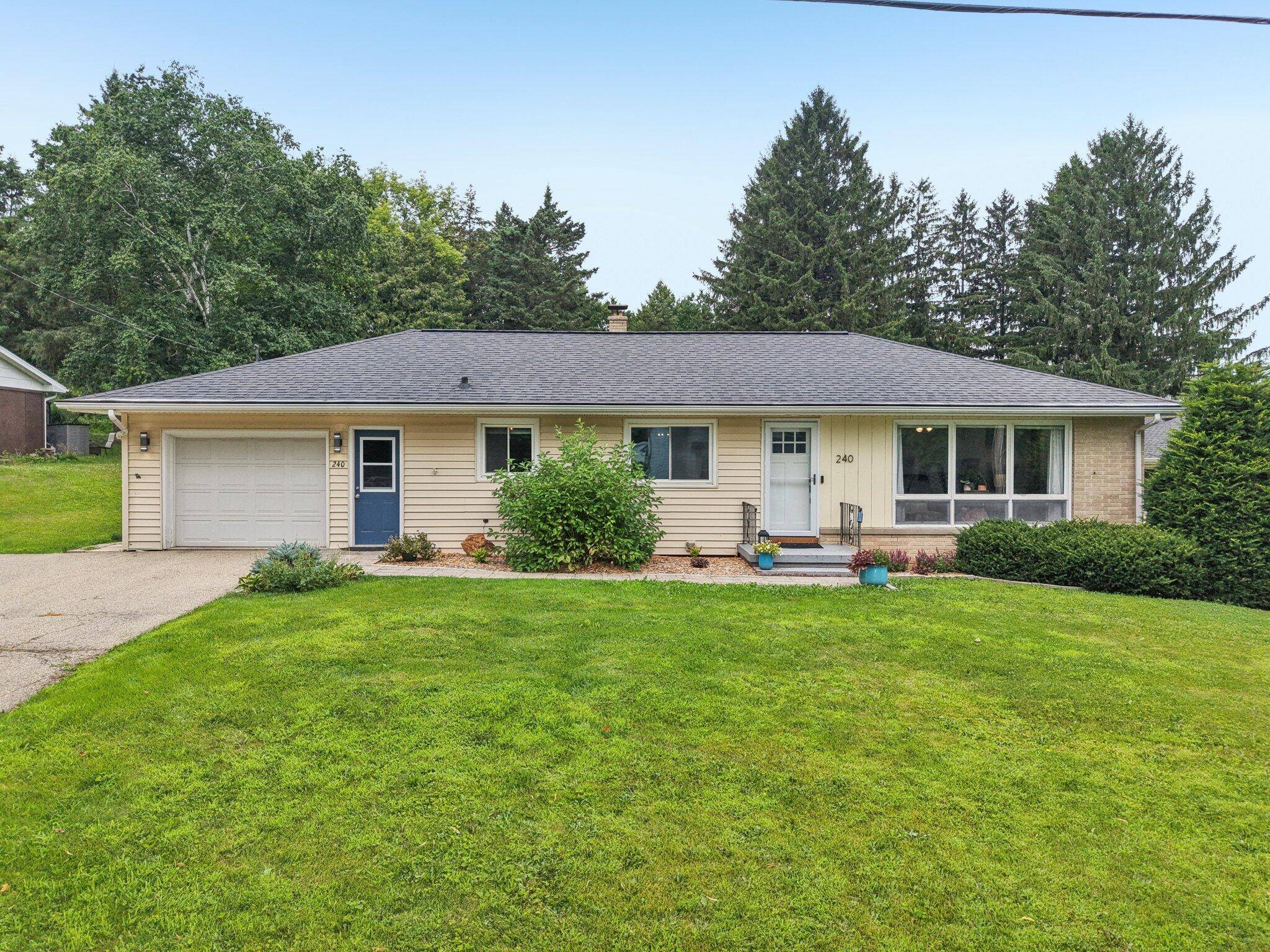 Johnson Creek, WI 53038,240 Jefferson St