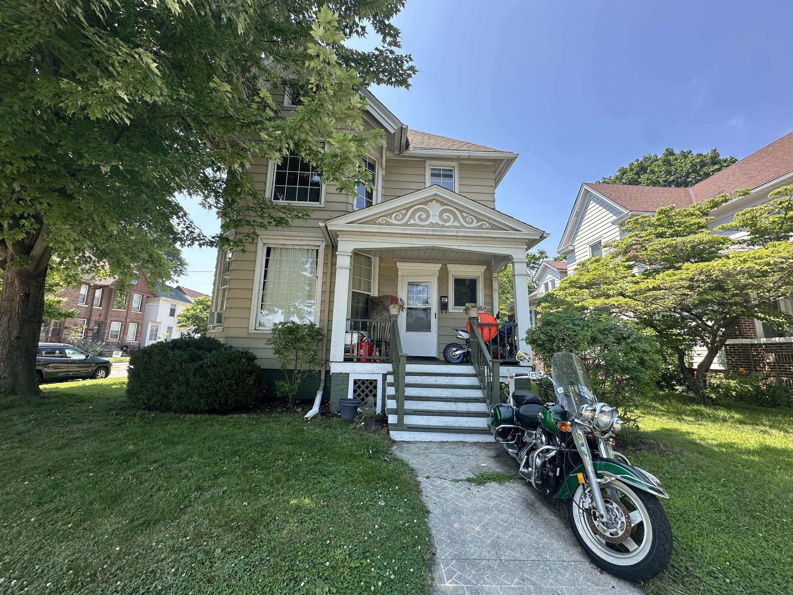 Racine, WI 53402,1600 N Main St Unit 1600 1/2