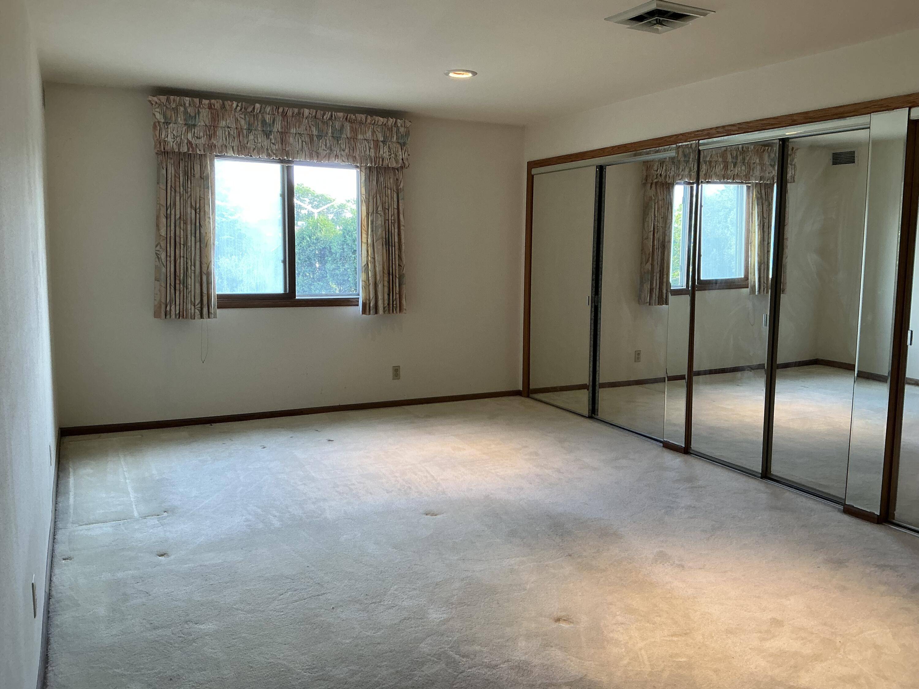 Glendale, WI 53209,7234 N Green Bay Ave Unit 202