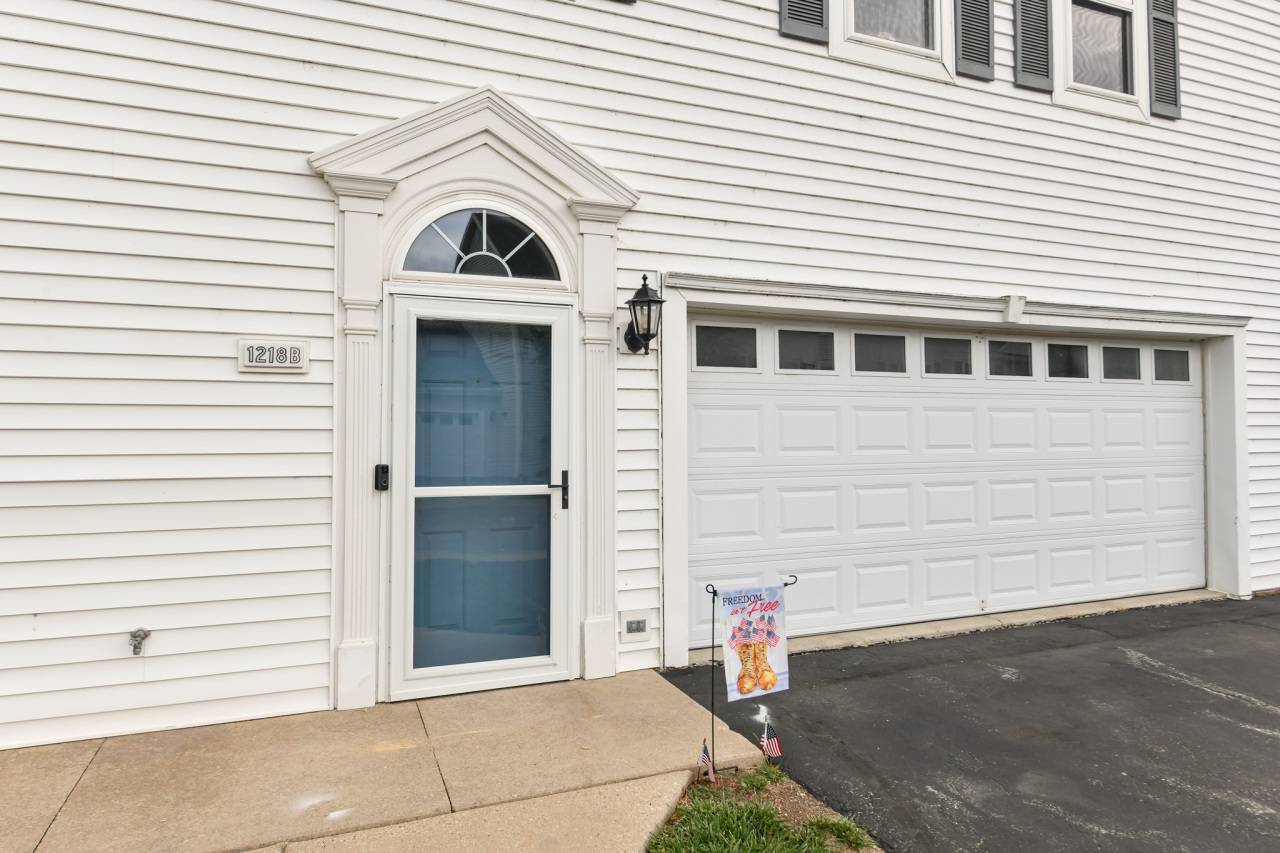 Waukesha, WI 53189,1218 Woodbury Cmn Unit B