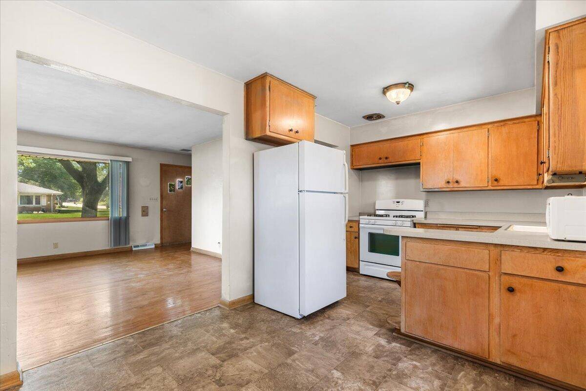 Greenfield, WI 53220,4582 S 62nd St