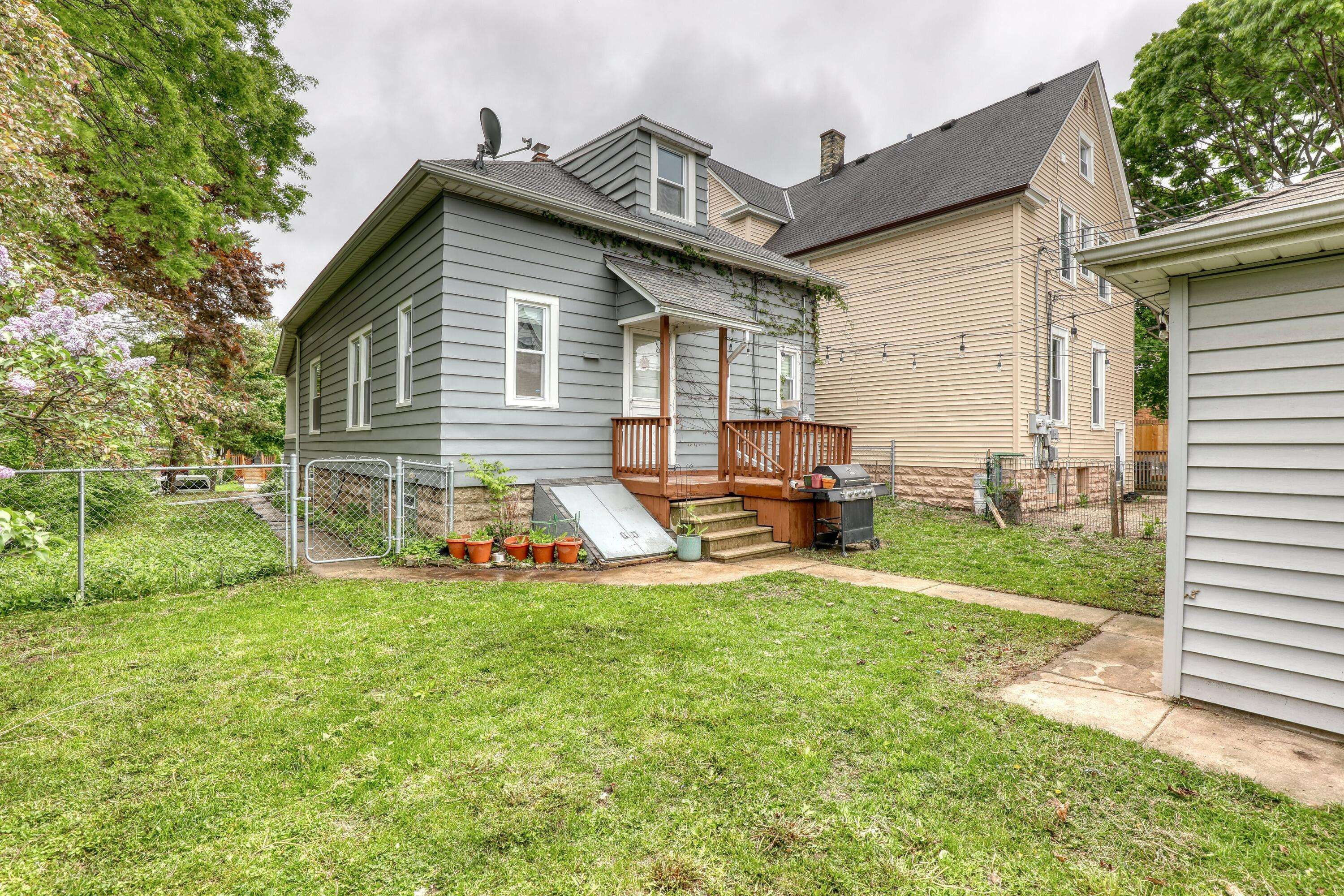 West Allis, WI 53214,1555 S 74th St