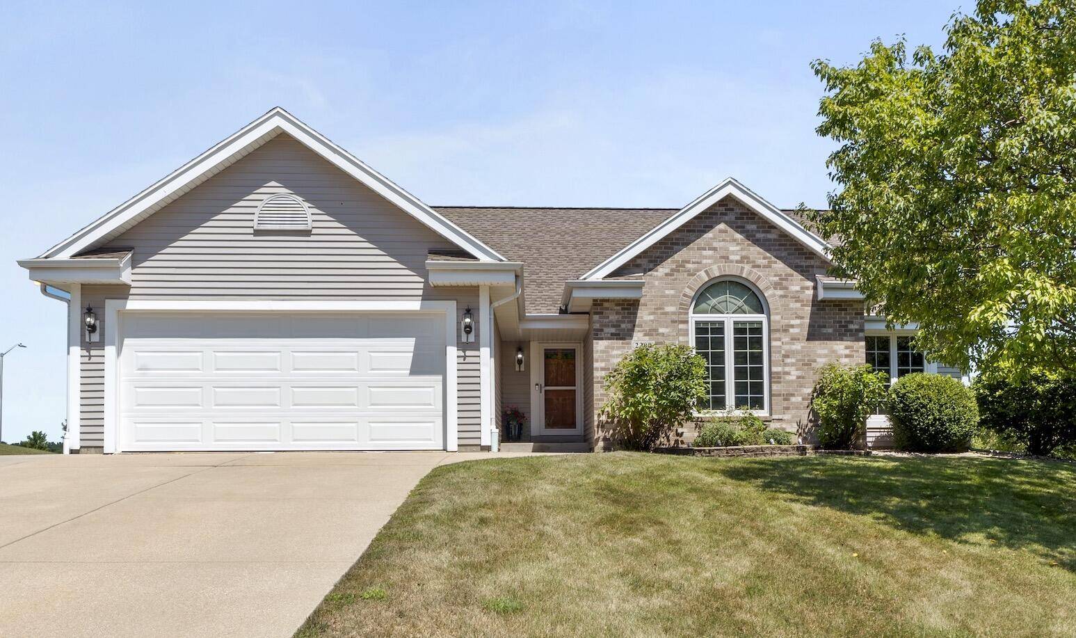 Oak Creek, WI 53154,2300 E Cody Ct