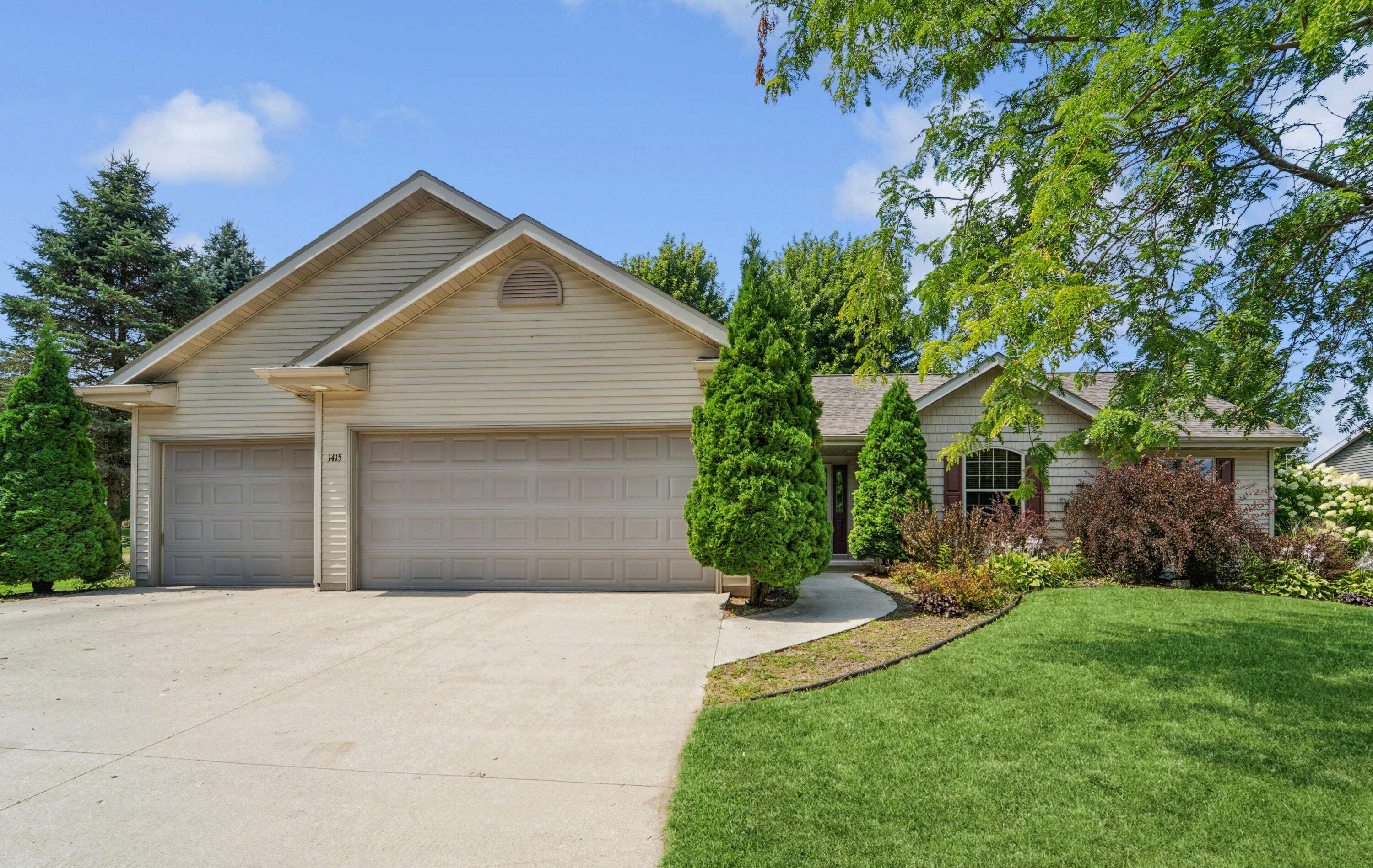 New Holstein, WI 53061,1415 Lisa Ln