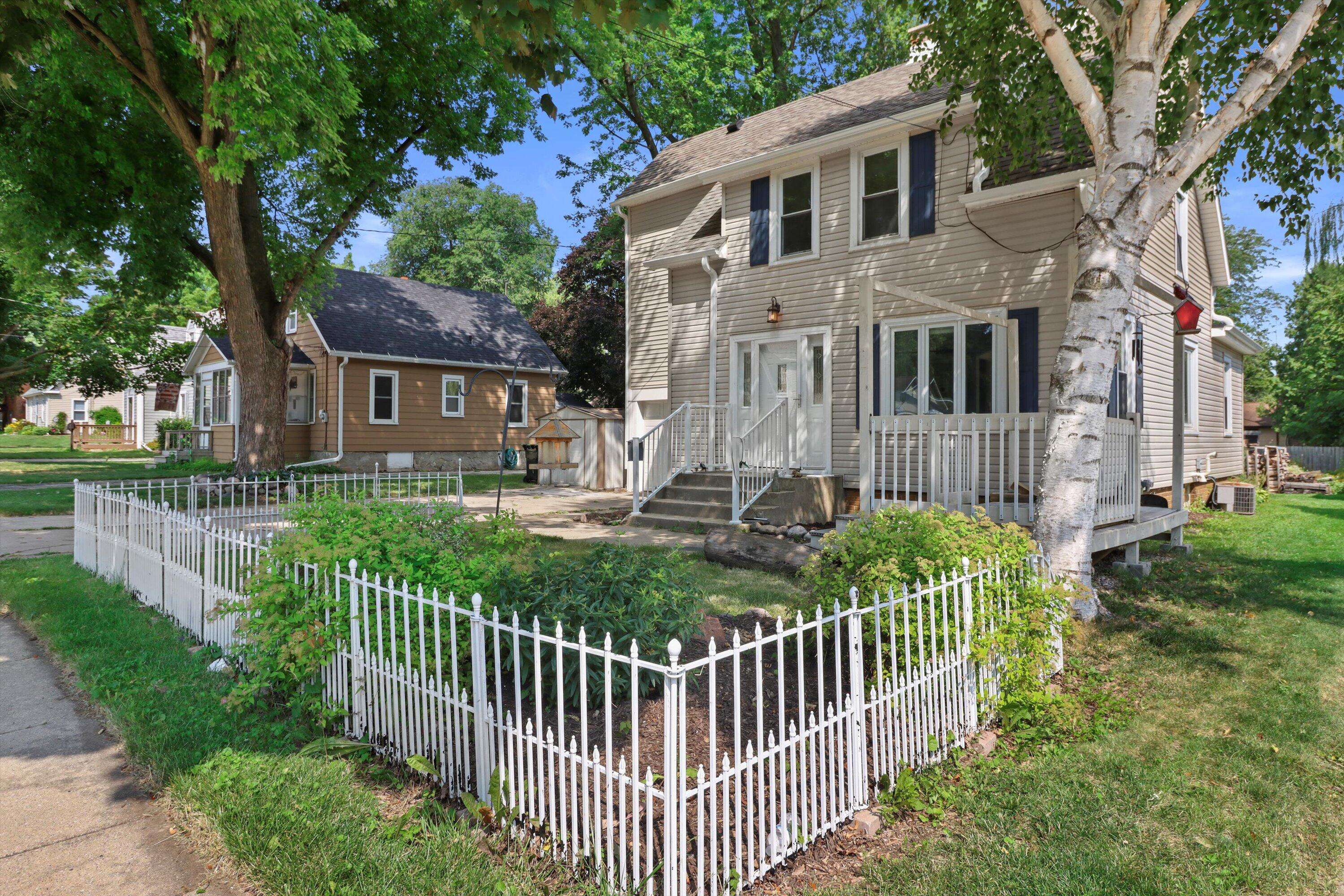 Beaver Dam, WI 53916,612 W Burnett St