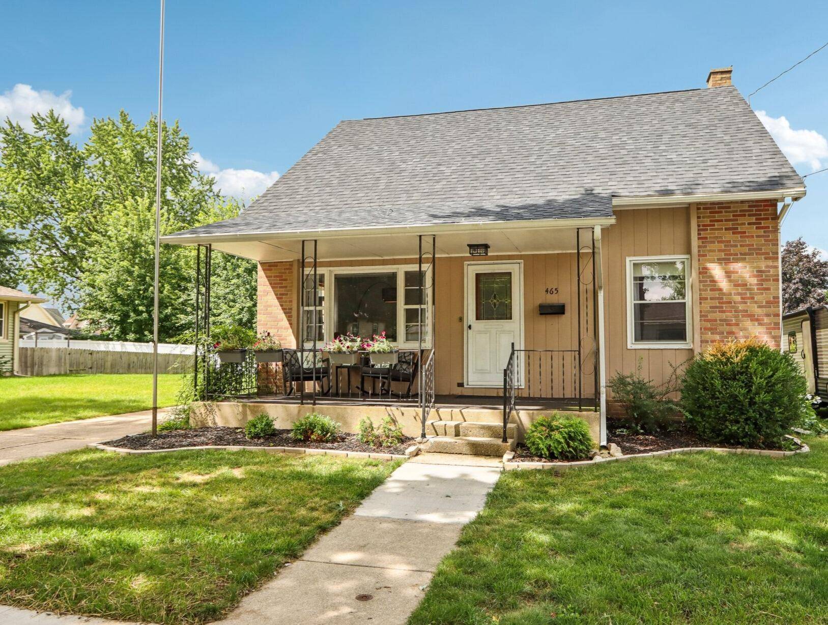 Burlington, WI 53105,465 Hawthorn St