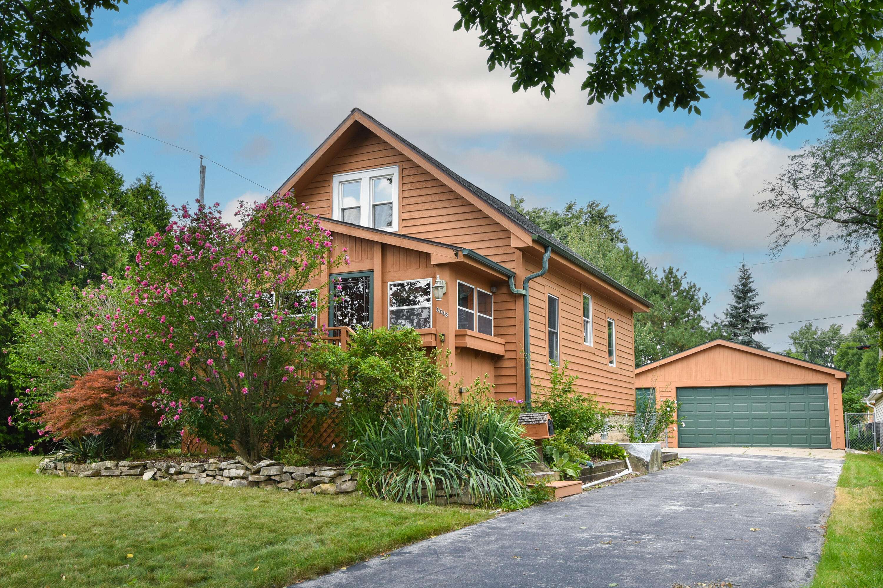 West Allis, WI 53227,8608 W Harrison Ave