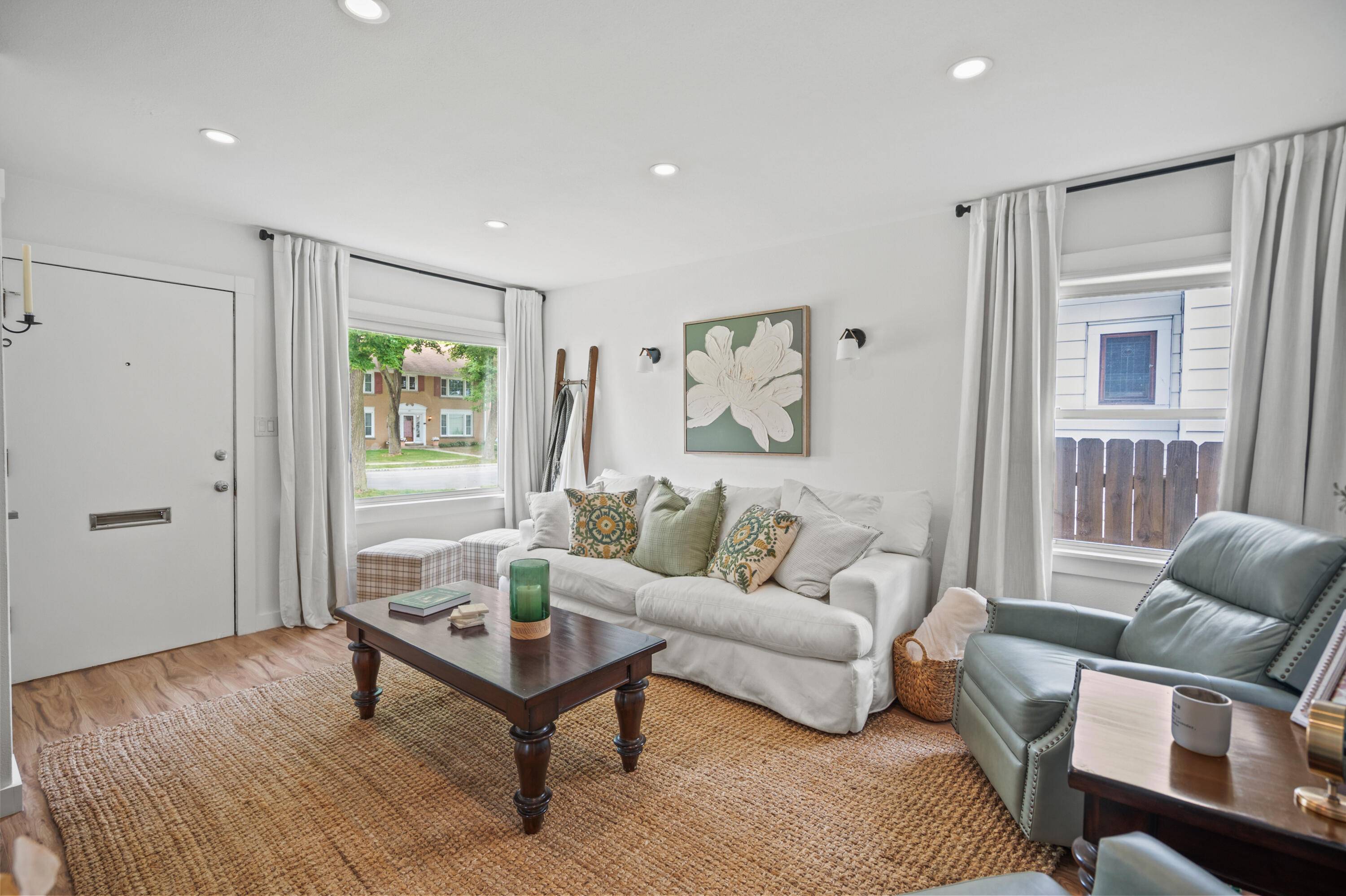 Glendale, WI 53217,4864 N Mohawk Ave